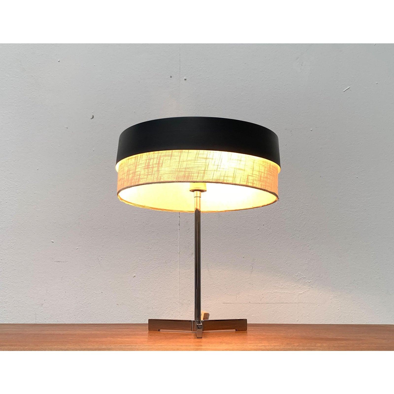 Mid-Century Minimalist Tripod Table Lamp, 1960s In Excellent Condition For Sale In Hamburg, DE