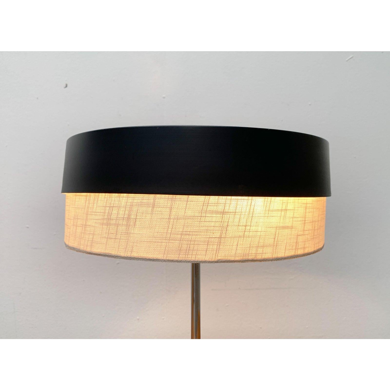 Mid-Century Minimalist Tripod Table Lamp, 1960s For Sale 1