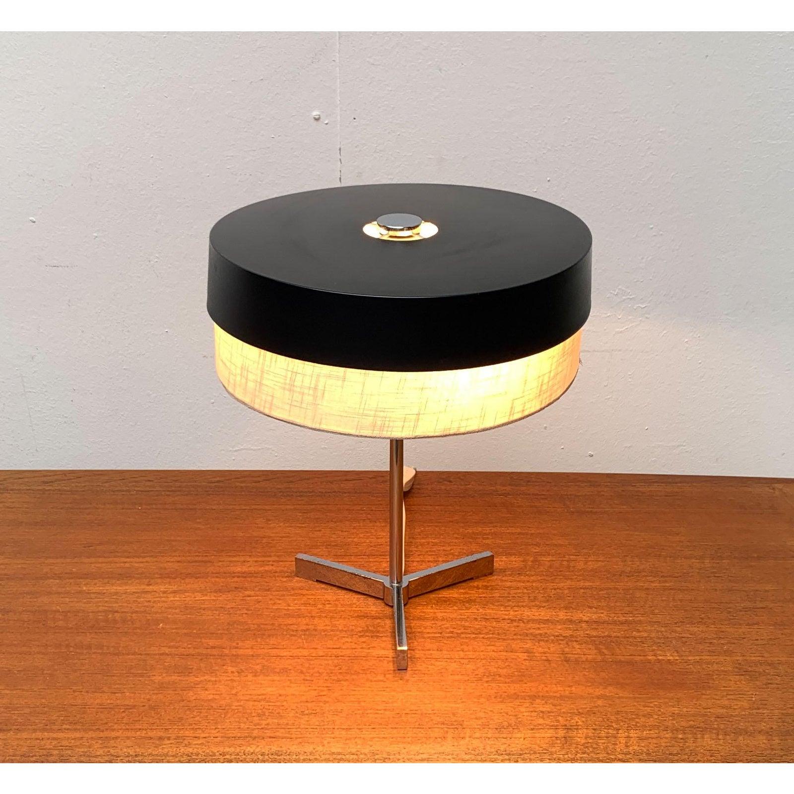 Mid-Century Minimalist Tripod Table Lamp, 1960s For Sale 3
