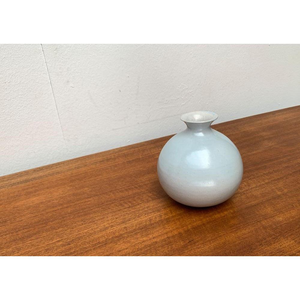 Mid-Century Minimalist Vase, 1960s, in Very Good conditions. Designed 1960 to 1969.

Additional information:
Materials: Ceramic
Color: Blue
Styles: Mid-Century Modern, Minimalist
Item Type: Vintage, Antique or Pre-owned
Dimensions: 5.91ʺW × 5.91ʺD ×