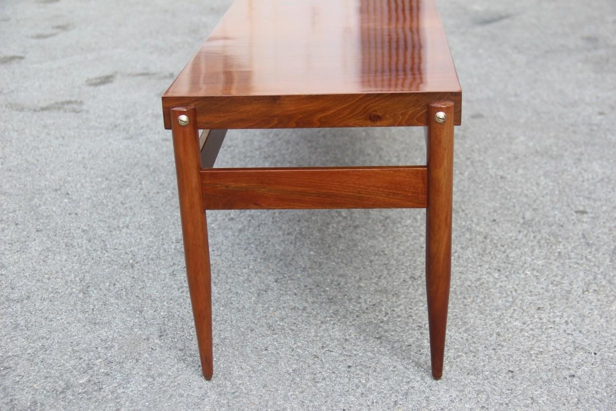 Midcentury Minimalist Walnut Brown Rectangular Coffee Table, 1950s In Good Condition For Sale In Palermo, Sicily