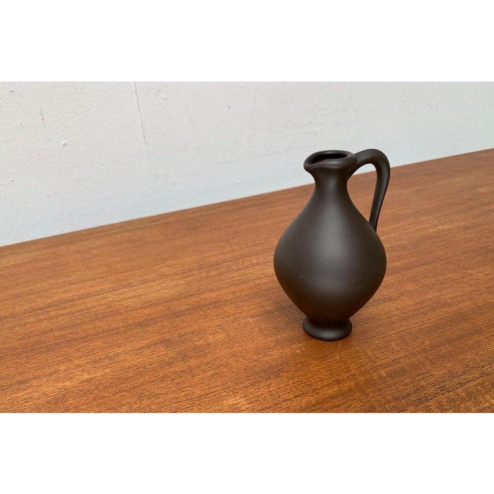 Mid-Century Minimalist Wormser Terra-Sigillata Pottery Carafe Vase, 1960s In Excellent Condition For Sale In Hamburg, DE