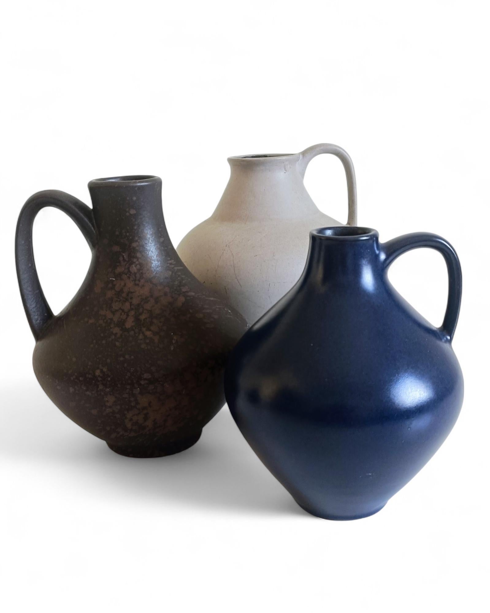 Mid-Century Minimalistic West German Pottery Signed Set of Vases by Van Daalen For Sale 8