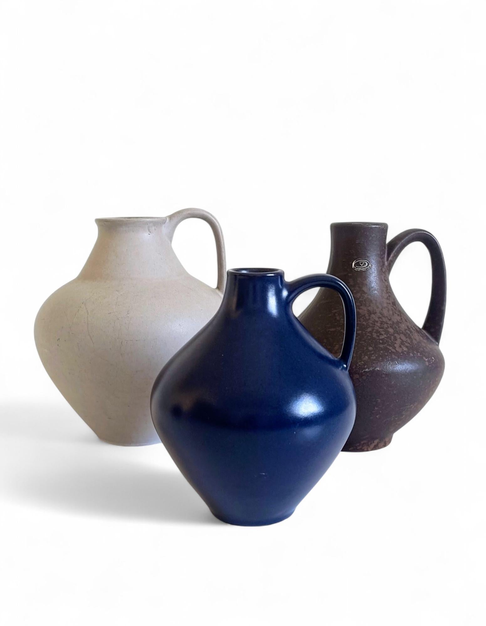 Mid-Century Minimalistic West German Pottery Signed Set of Vases by Van Daalen For Sale 1