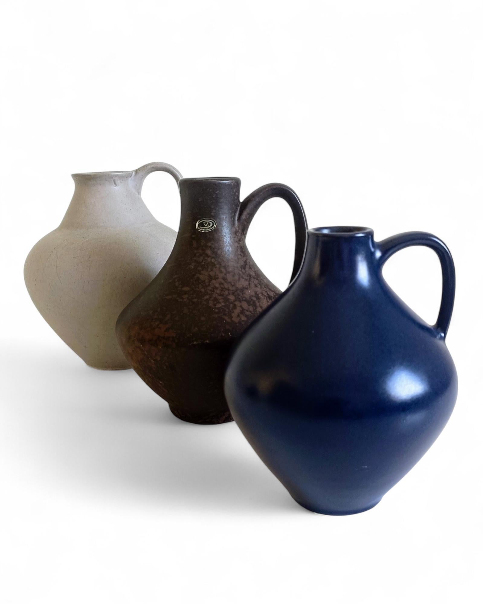 Mid-Century Minimalistic West German Pottery Signed Set of Vases by Van Daalen For Sale 3
