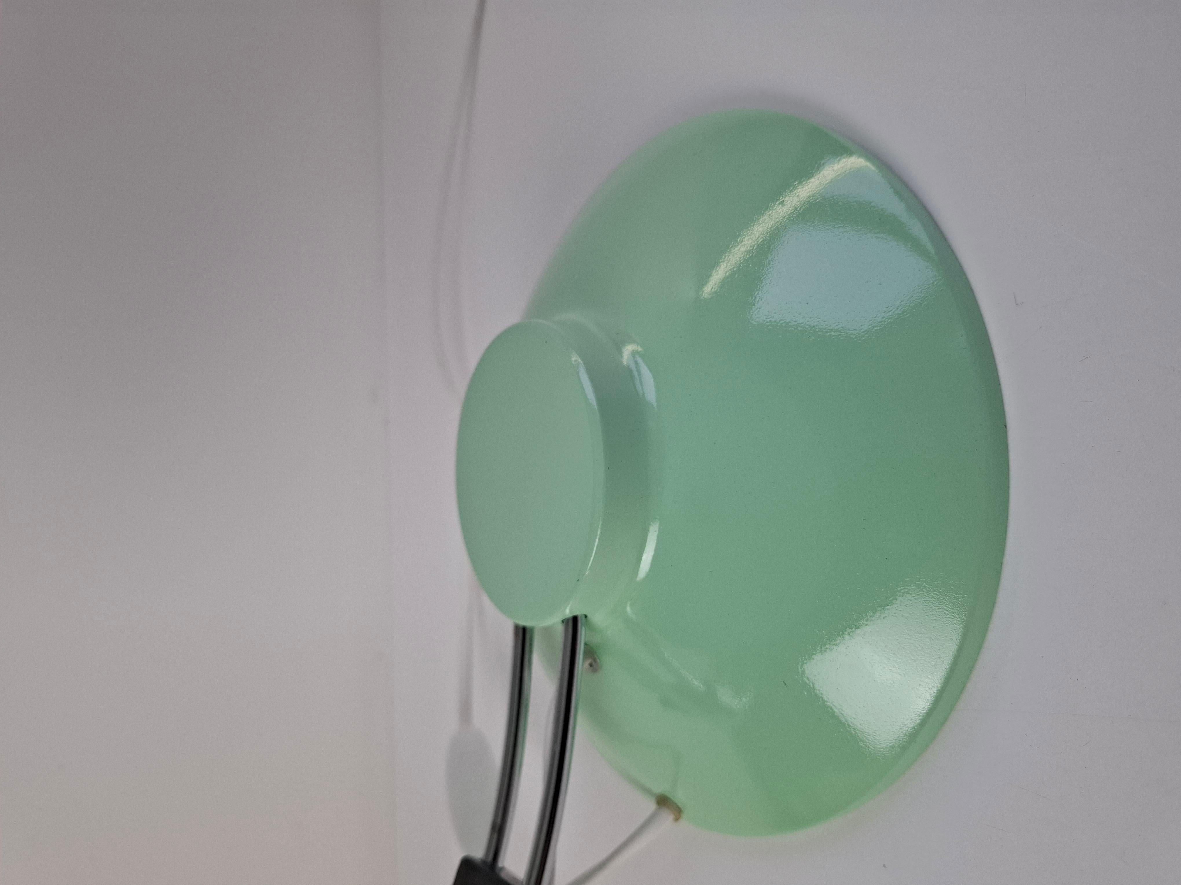 Mid-Century Mint Green Czech Desk Lamp with Chrome and Adjustable Shade en venta 3