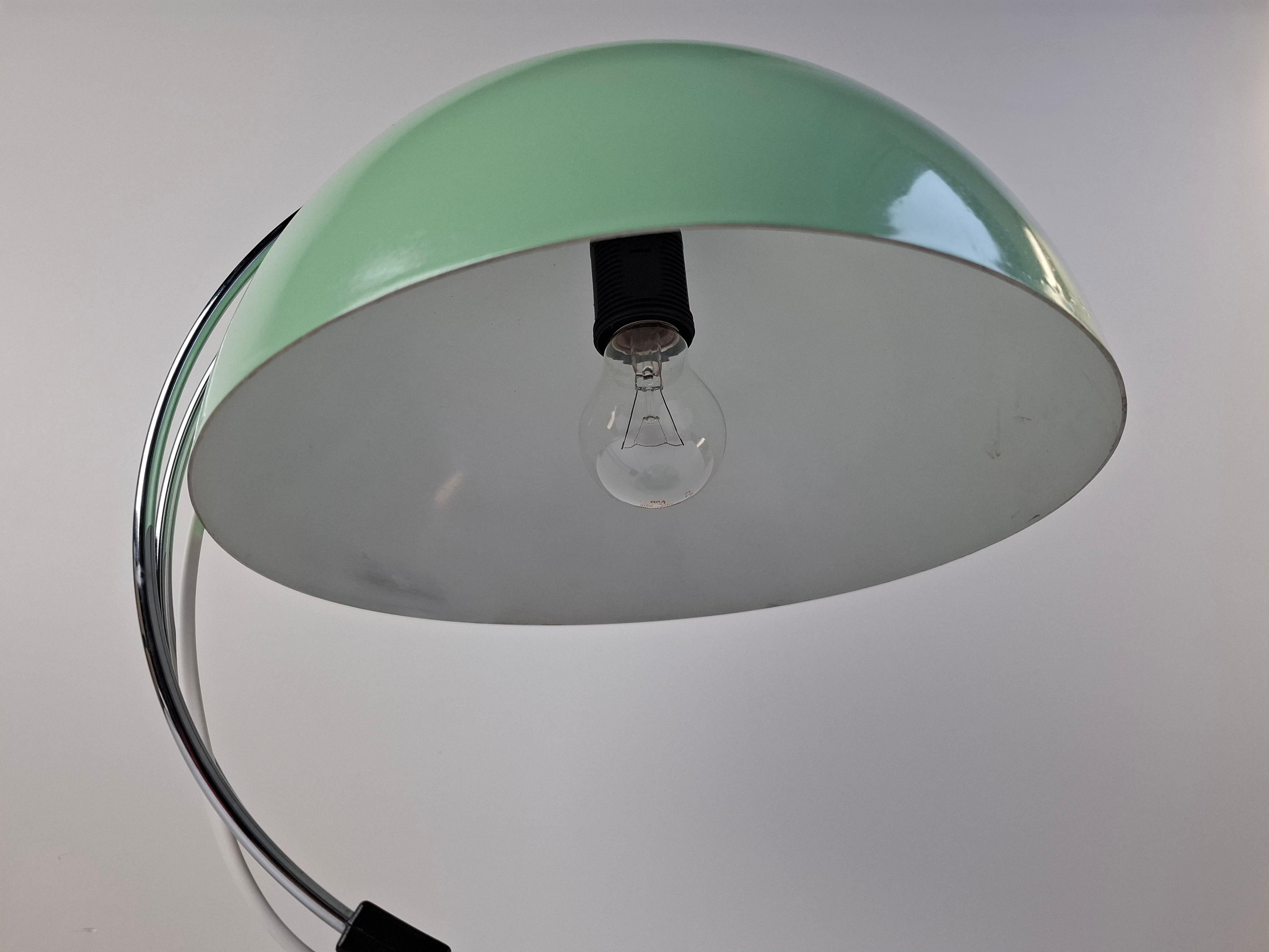 Mid-Century Mint Green Czech Desk Lamp with Chrome and Adjustable Shade en venta 4