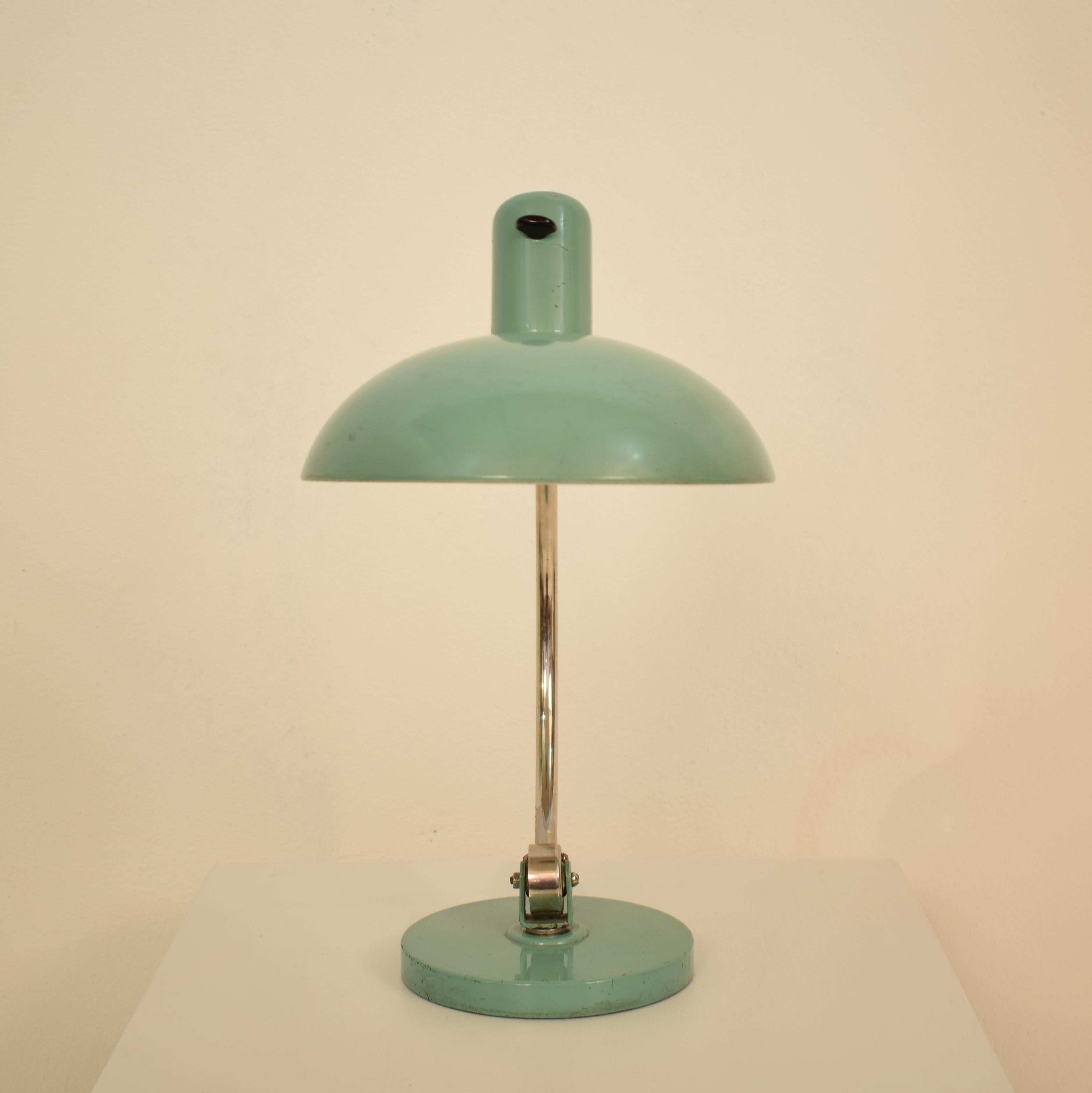 This midcentury table lamp was made by Kaiser Idell, circa 1960.
It has a great original mint green finishing and beautiful Patina.
A unique piece which is a great eyecatcher for your antique, modern, space age or midcentury interior.
All pieces