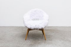 Mid-Century Miroslav Navrátil Bucket Lounge Chairs für Vertex aus weißem Kunstfell