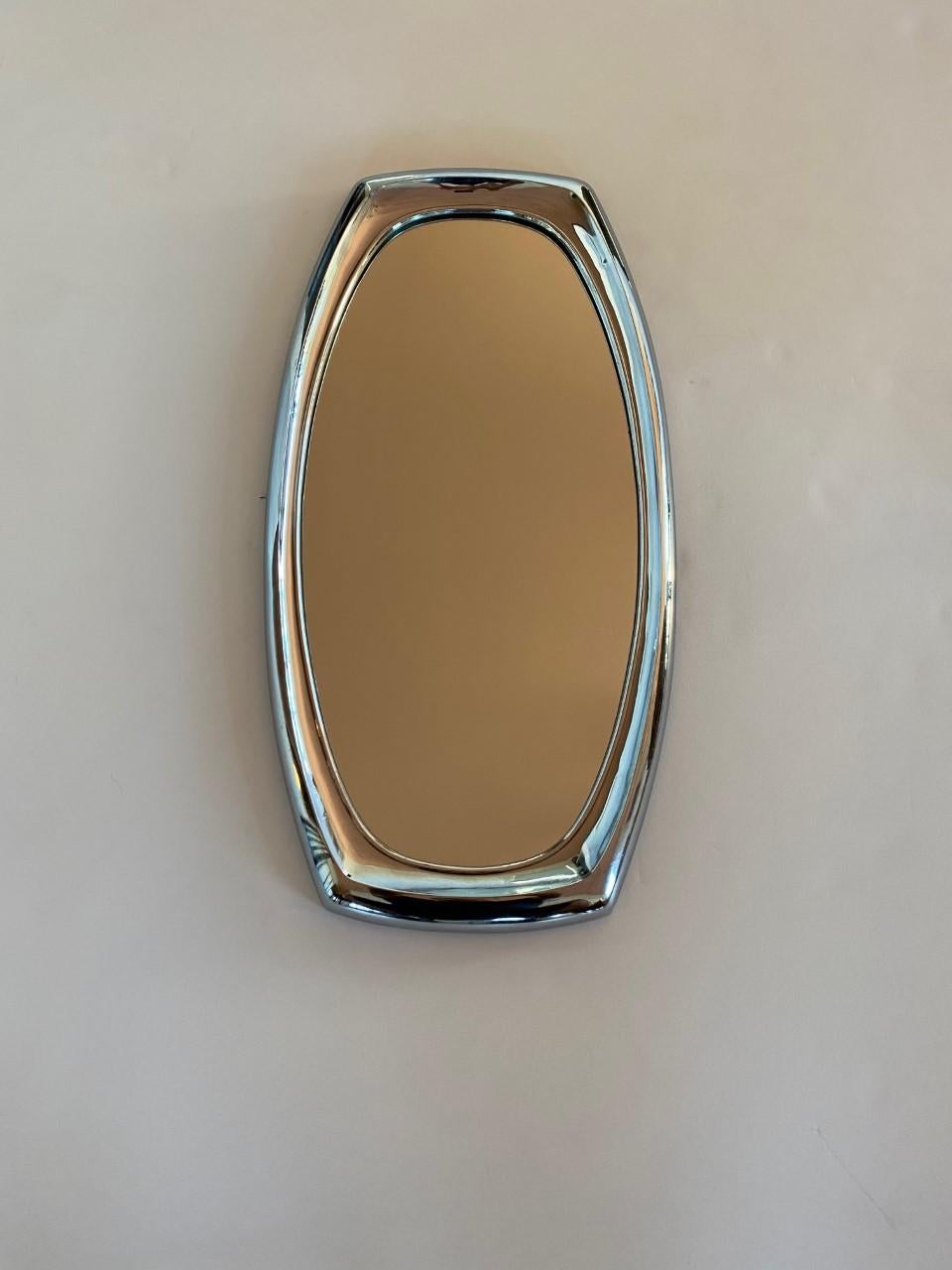 Beautiful and Classic mirror by Syroco. Simple in shape with a midcentury feel. Vintage piece from 1966. 14” wide 26.5 Tall. Signed by Syroco 1966.