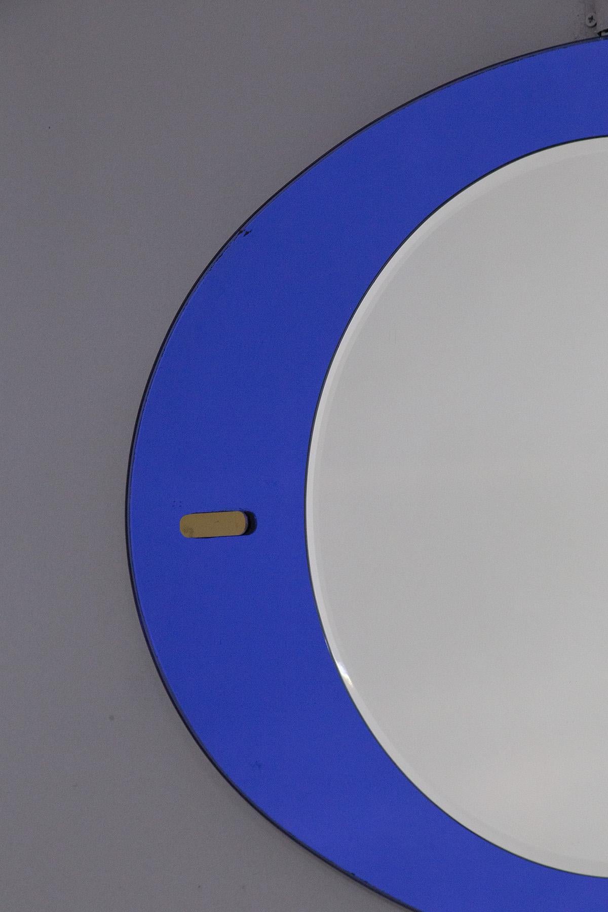 Beautiful oval wall mirror designed and made in the 1950s in the style of Fontana Arte, given the colours and shapes.
Free shipping is included in the price.
The mirror has a very eclectic oval shape that frames the central round mirror. The frame