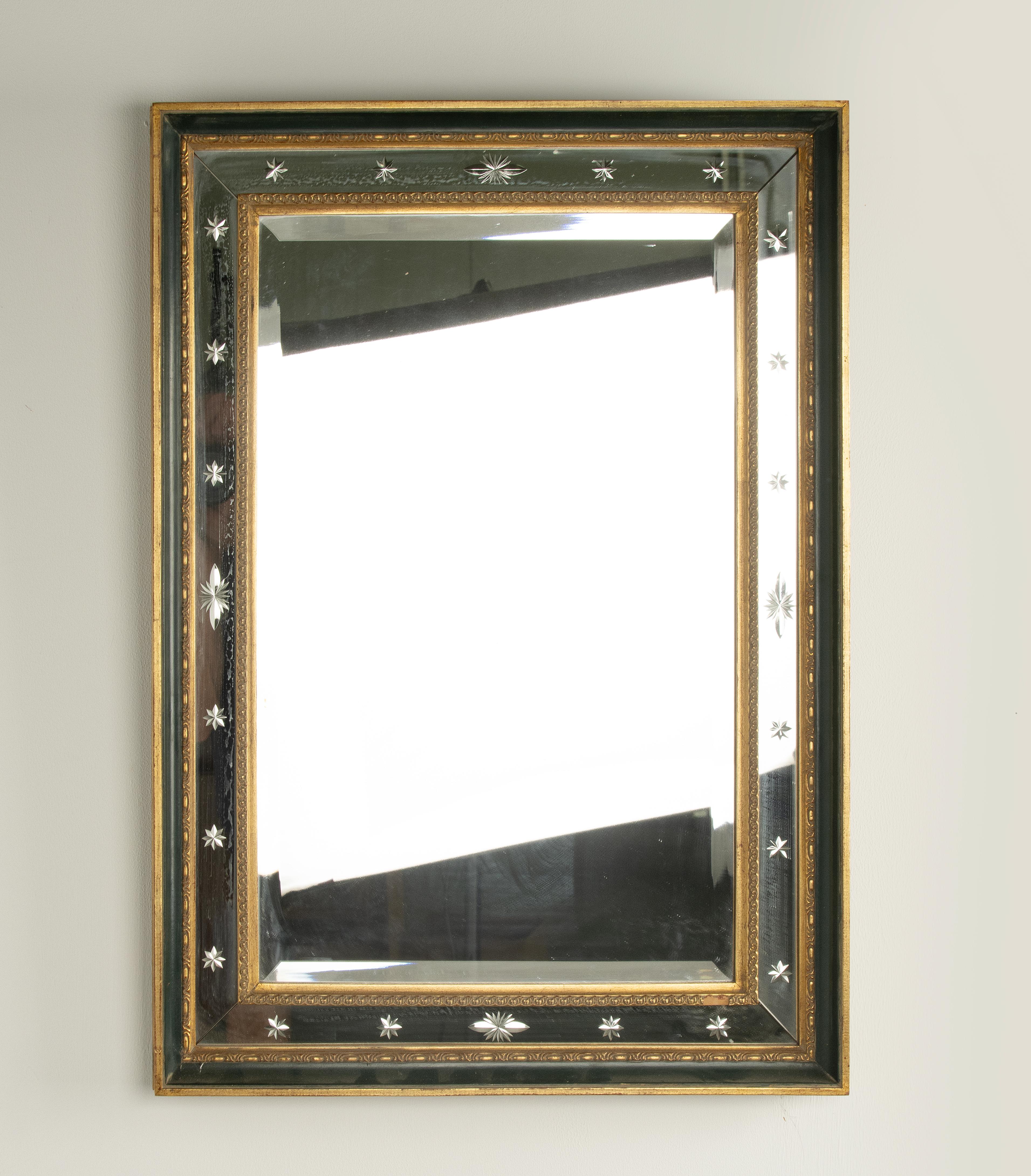 Espejo de Mitad de Siglo - Marco de Madera - Verde y Dorado - Estrella de Cristal Grabado en venta 3