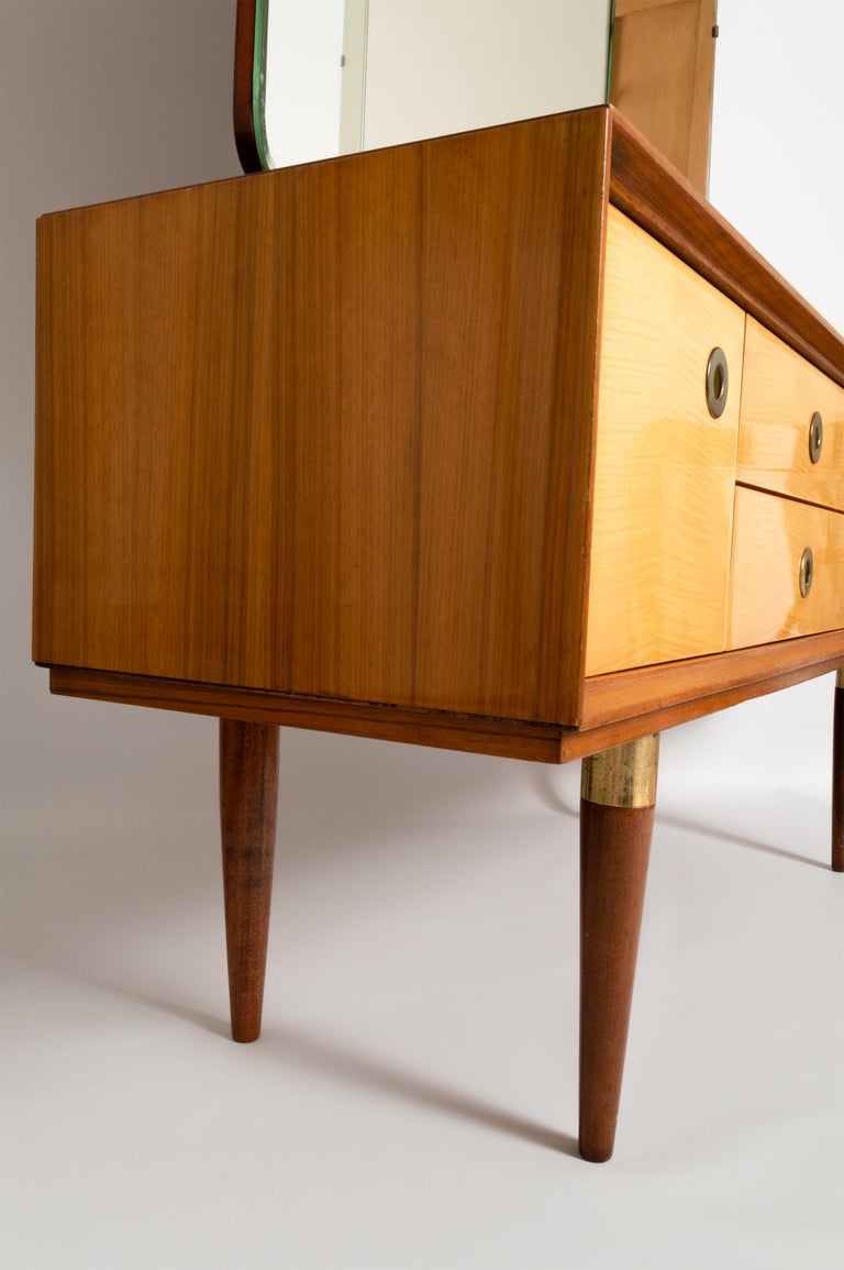 Midcentury Mirrored Dressing Table in Sycamore and Walnut, France, circa 1950 For Sale 3