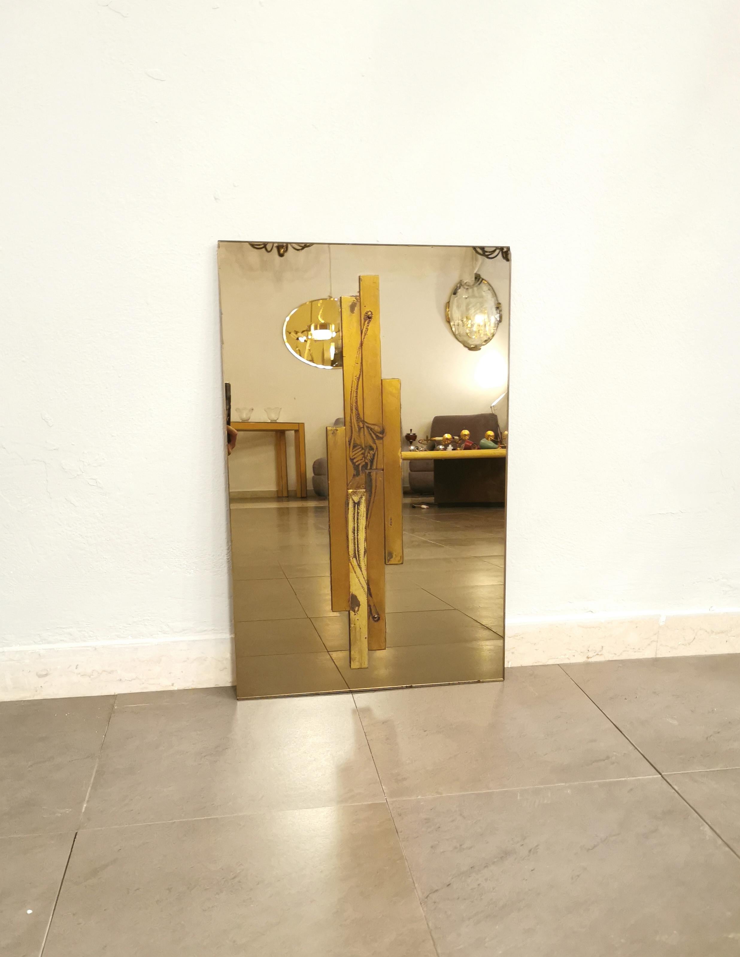 Mid Century Mirrored Glass Brass Sculpture Wall Decoration Italian Design 1970s In Good Condition In Palermo, IT