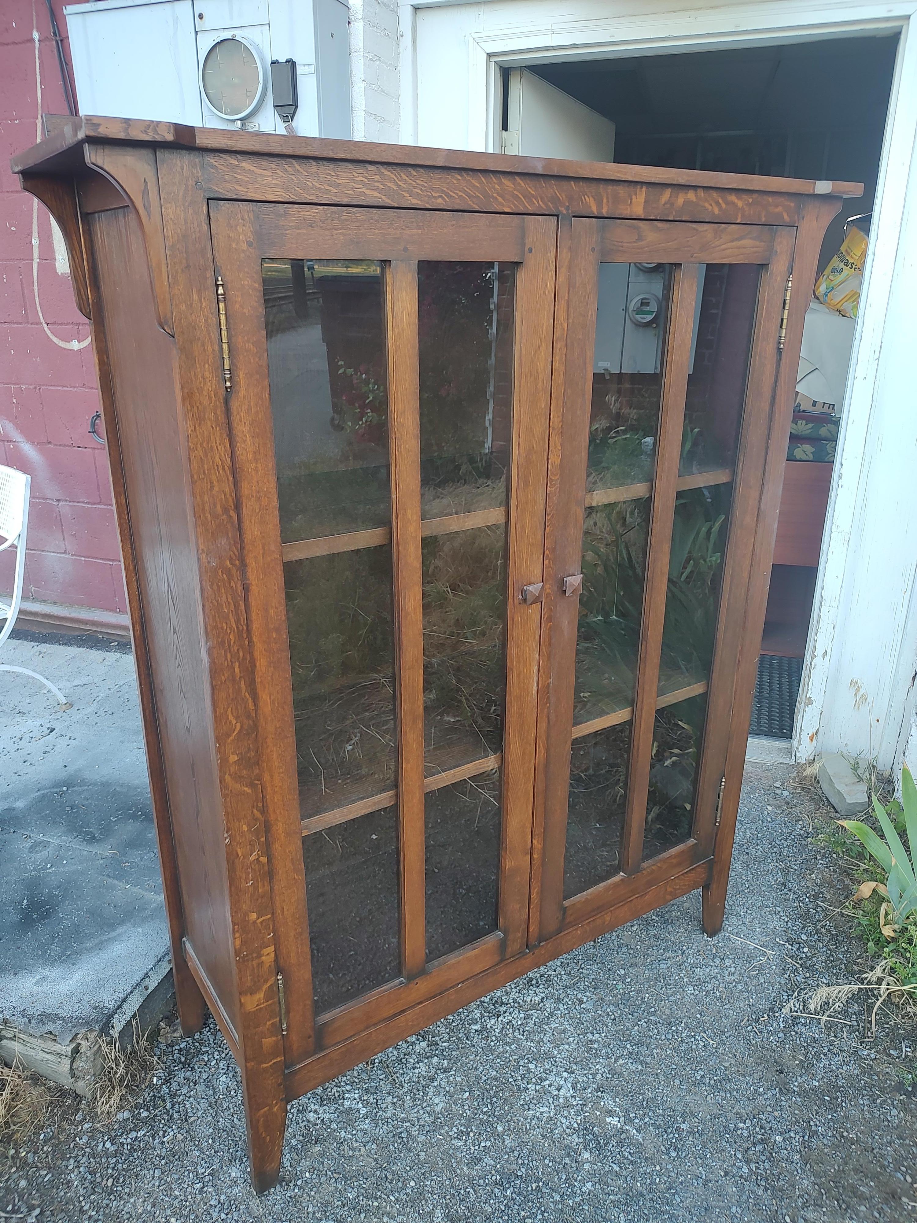 Midcentury Mission Arts Crafts Stickley Style 2 Door Bookcase In Good Condition In Port Jervis, NY