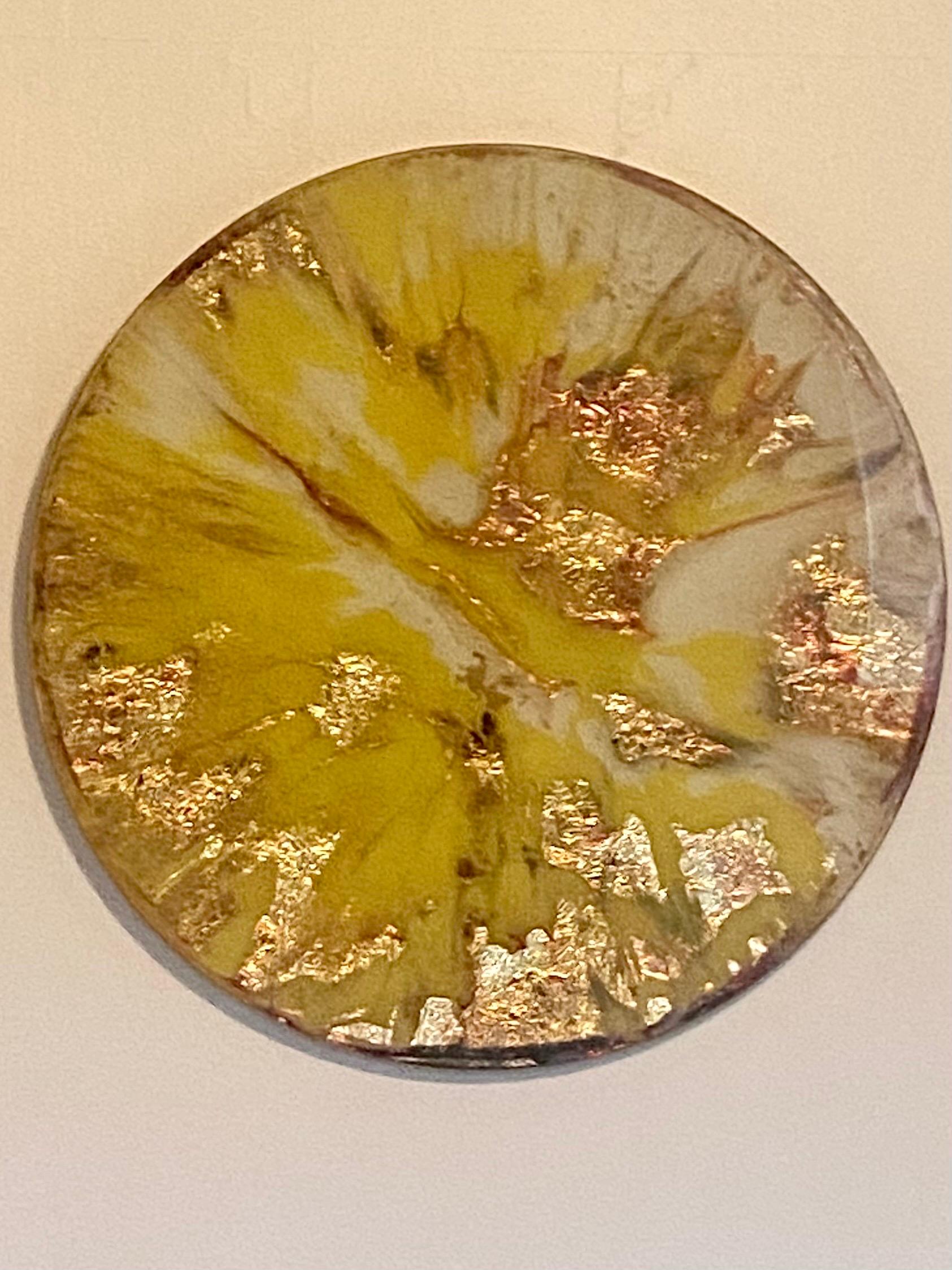 Américain Décoration murale de disque en verre mixte du milieu du siècle dernier avec feuille d'or en vente