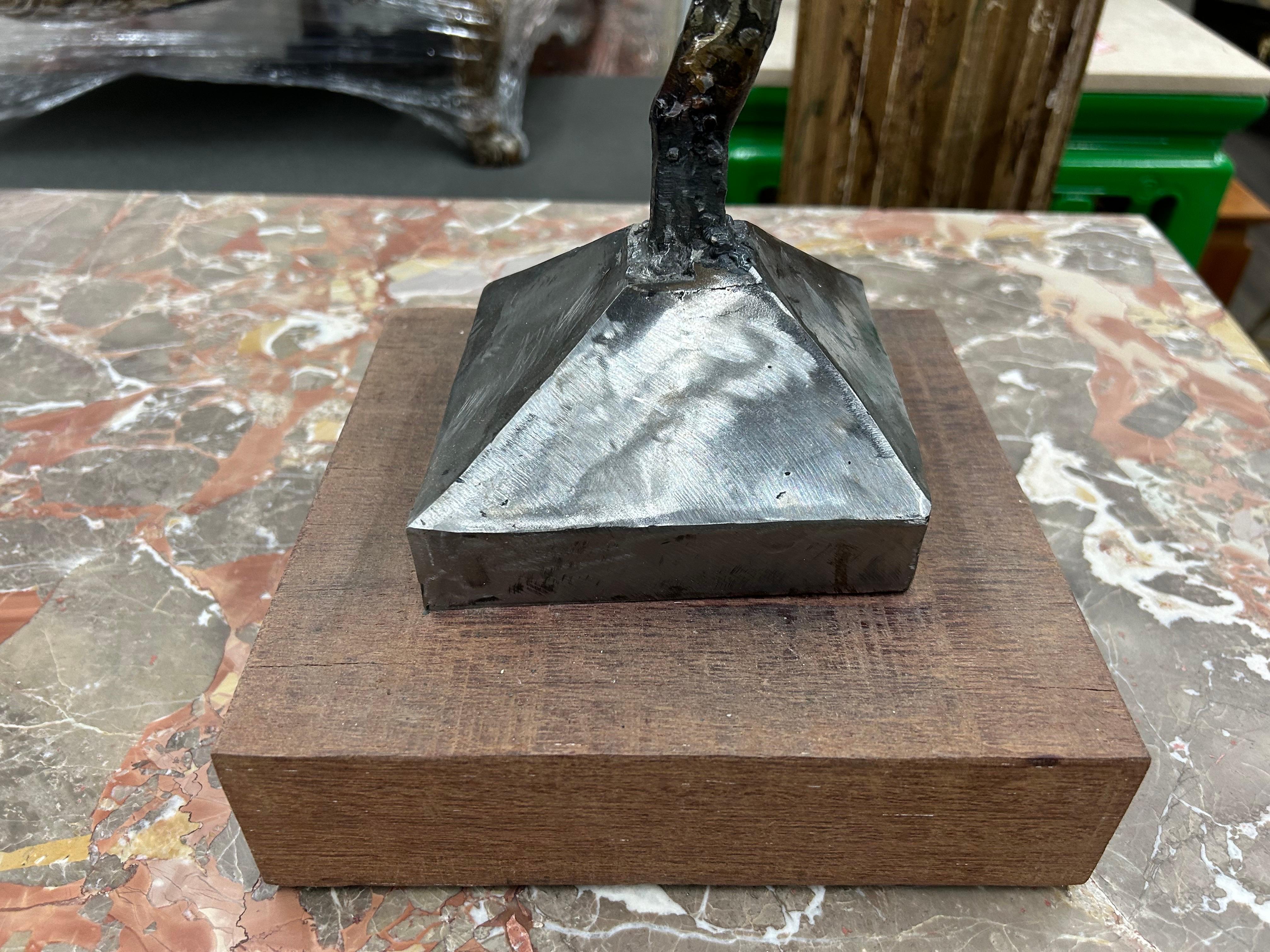 Sconosciuto Scultura in metallo misto di metà secolo in vendita