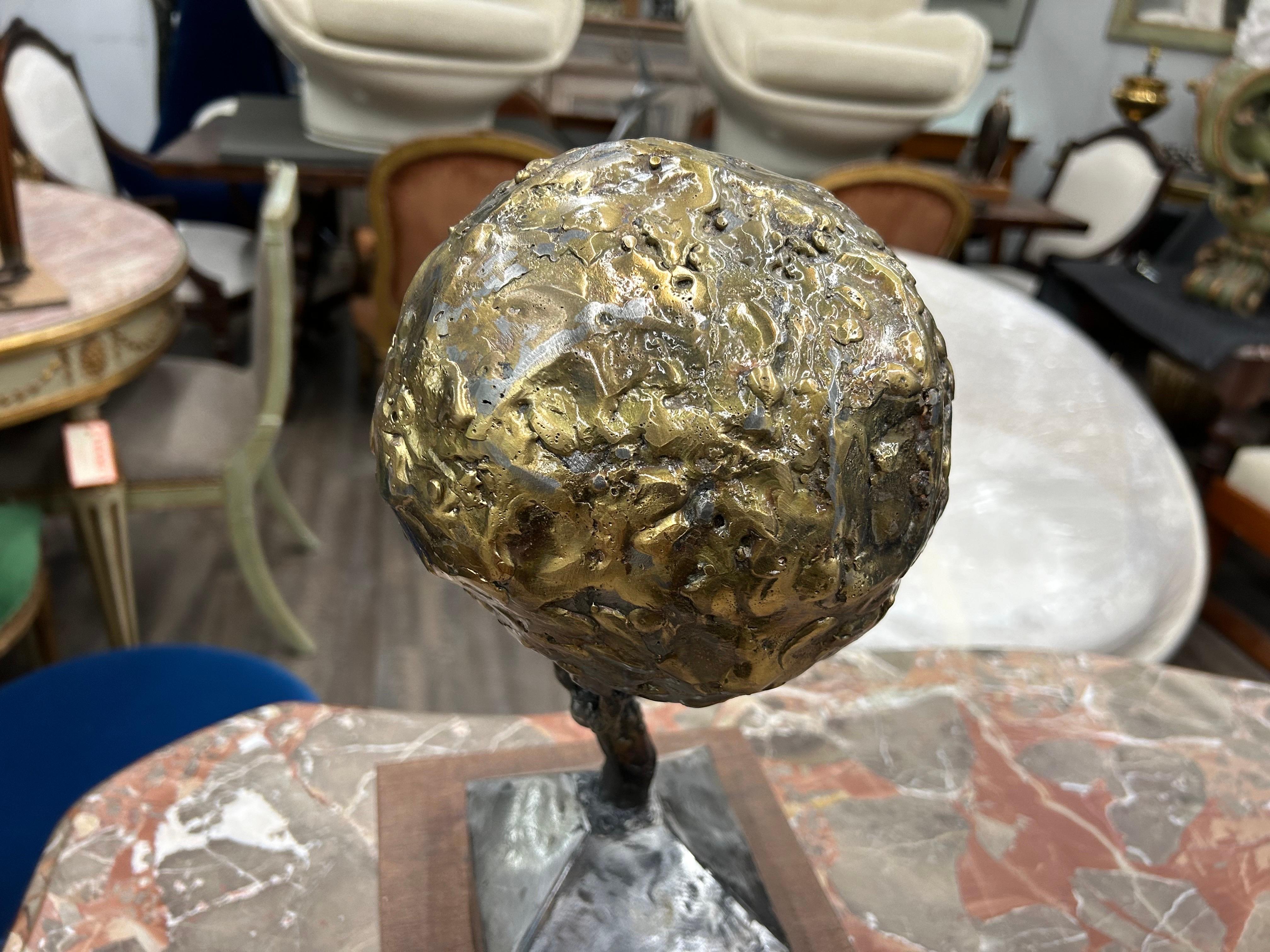 Scultura in metallo misto di metà secolo in vendita 1