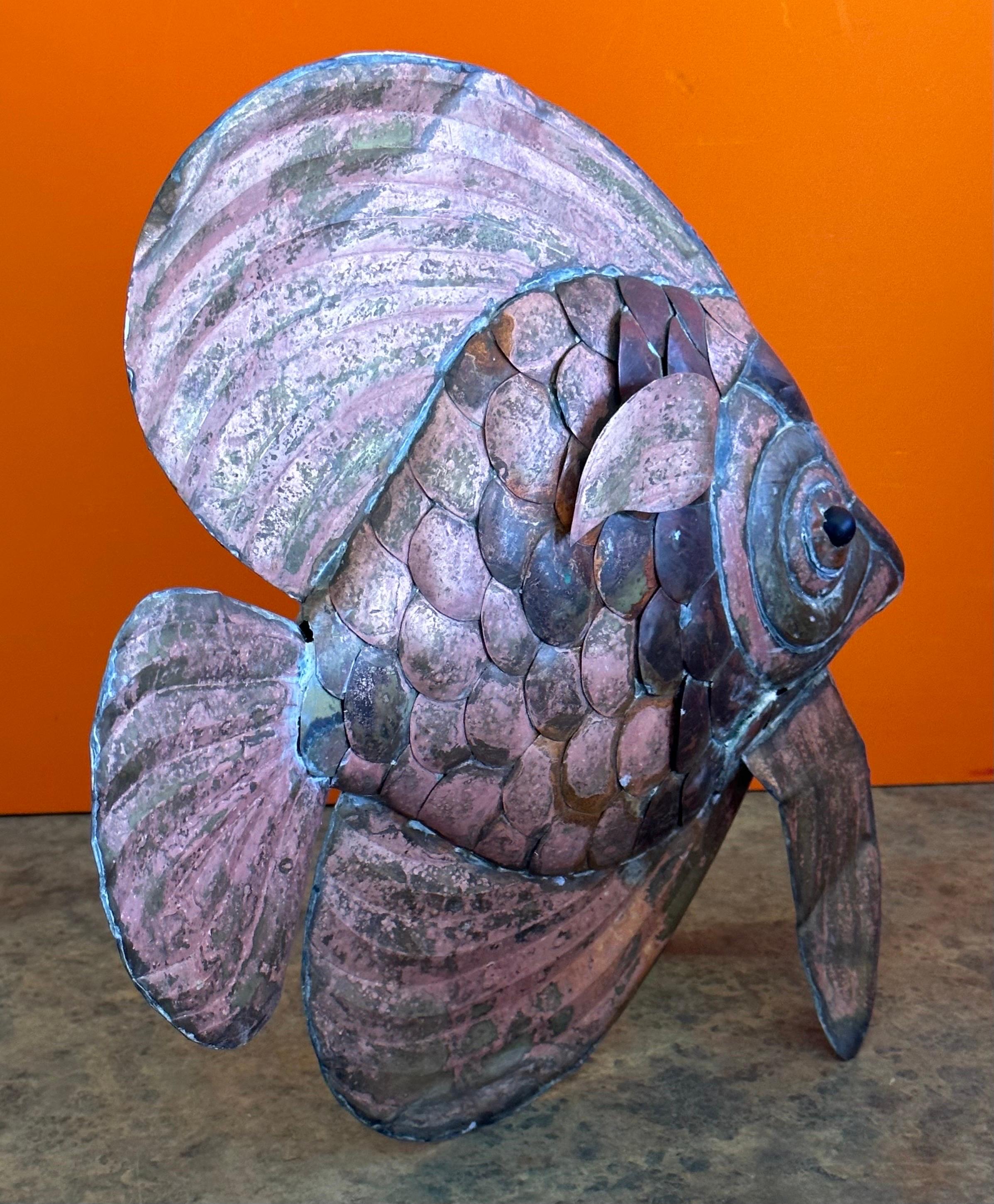 Angel-Fisch-Skulptur aus gemischten Metallen im Stil von Sergio Bustamante aus der Mitte des Jahrhunderts im Angebot 4