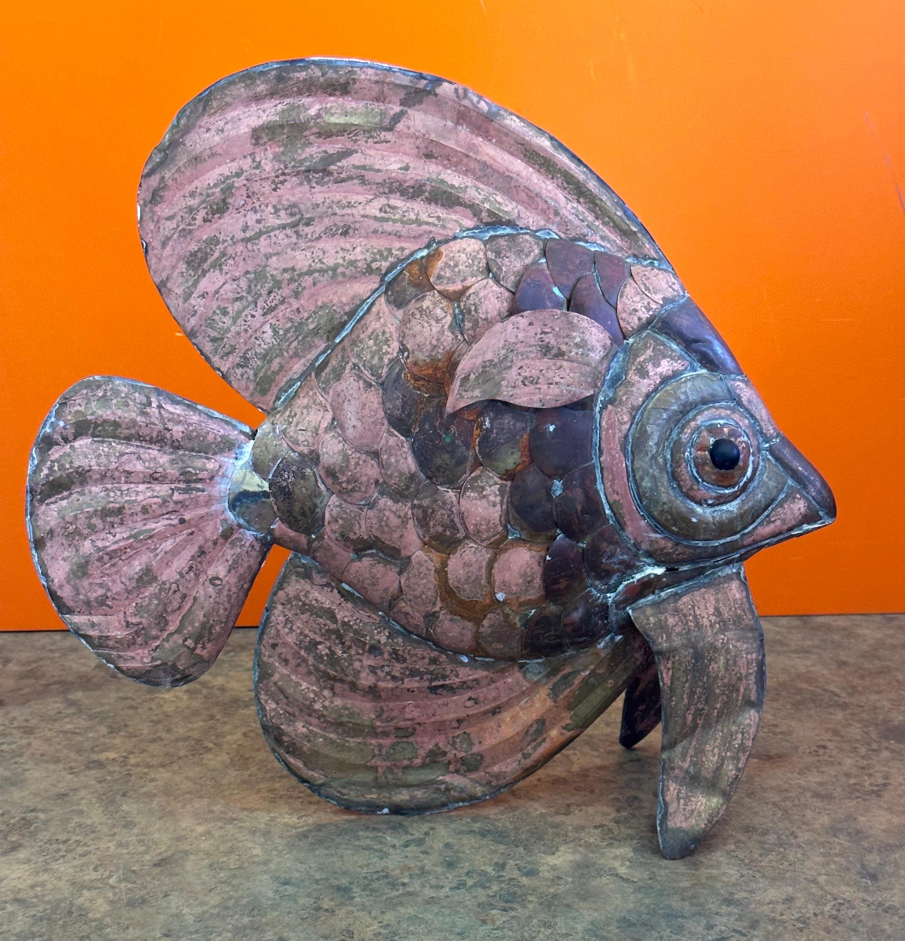 Angel-Fisch-Skulptur aus gemischten Metallen im Stil von Sergio Bustamante aus der Mitte des Jahrhunderts im Angebot 5