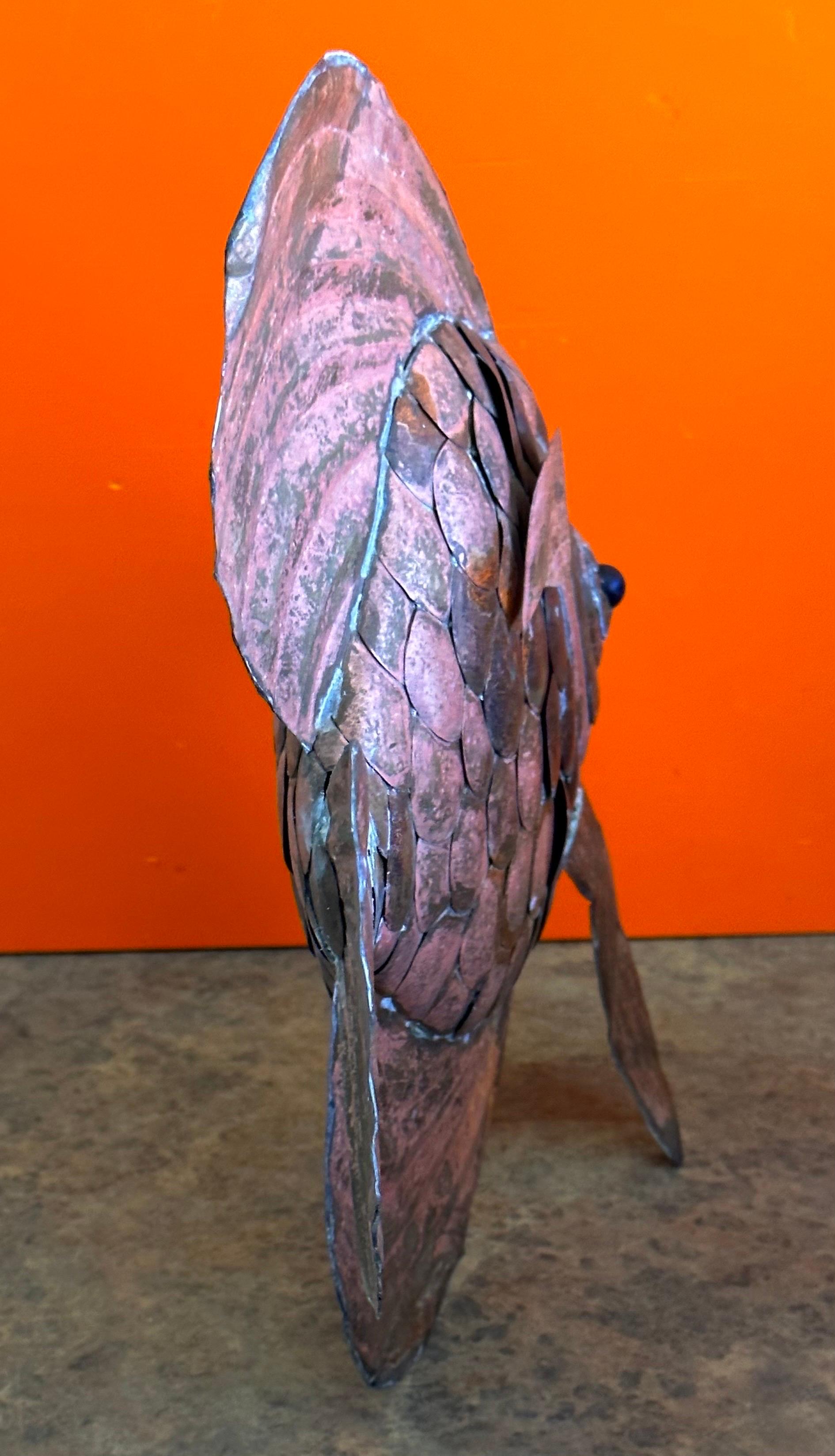 Angel-Fisch-Skulptur aus gemischten Metallen im Stil von Sergio Bustamante aus der Mitte des Jahrhunderts (20. Jahrhundert) im Angebot