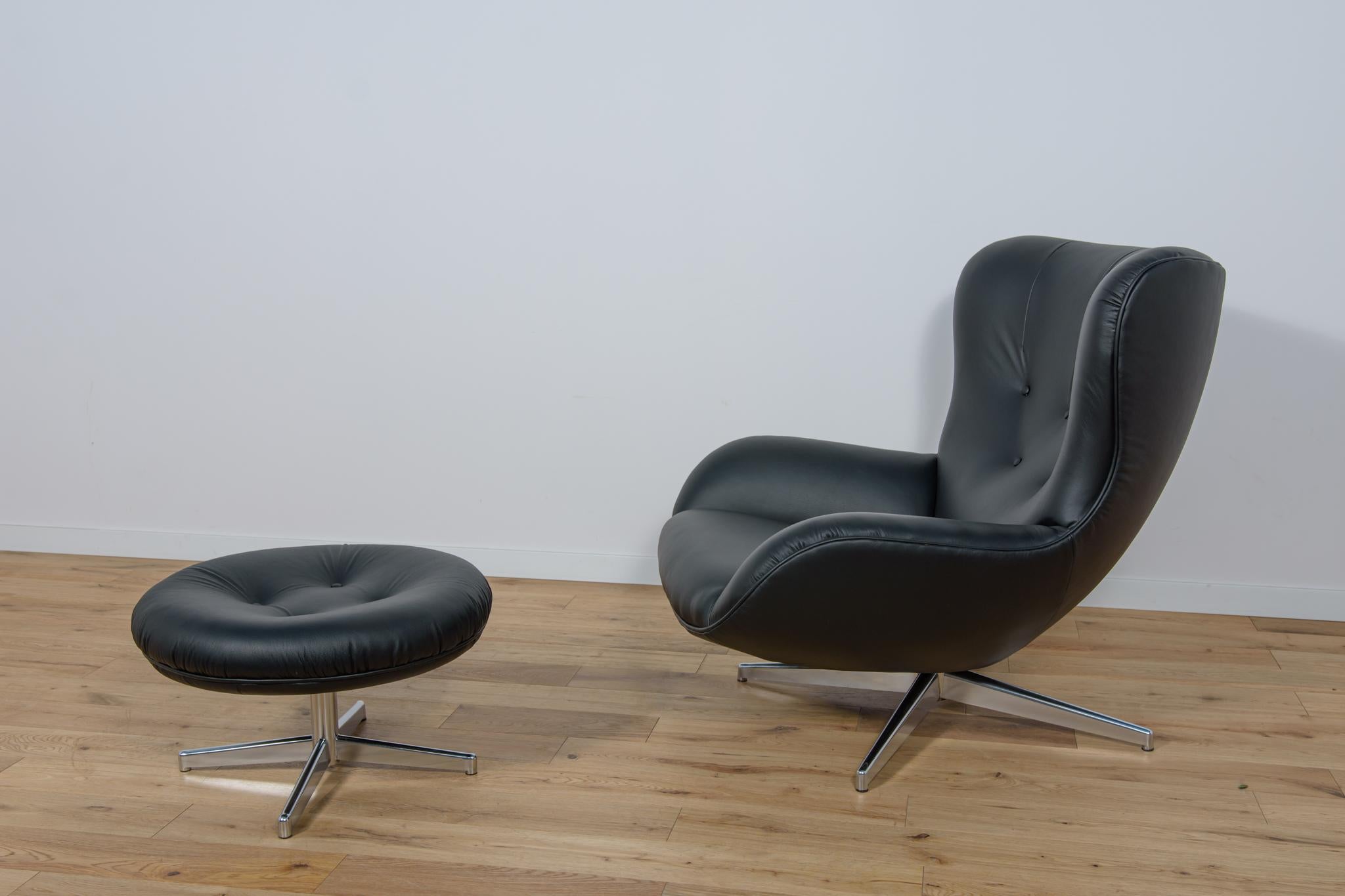 Mid-Century Modern Mid-Century ML 214 Lounge Chair with Ottoman by Illum Wikkelsø for Mikael Laurse For Sale