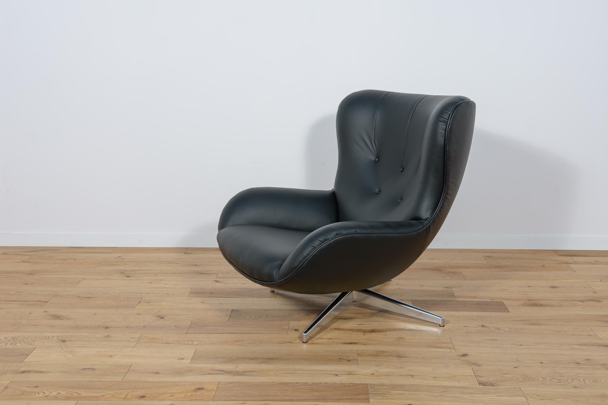 Leather Mid-Century ML 214 Lounge Chair with Ottoman by Illum Wikkelsø for Mikael Laurse For Sale