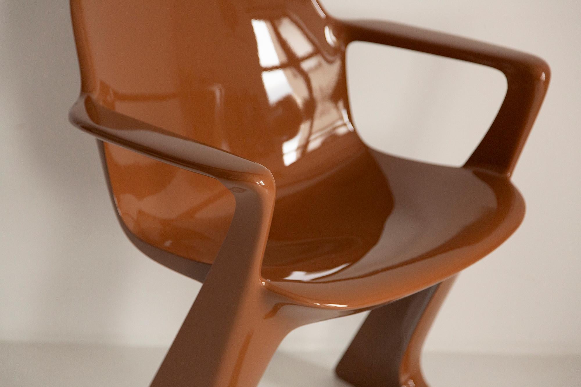 Silla Canguro Mid Century Moca Pantone, de Ernst Moeckl, Alemania, 1968 Alemán en venta