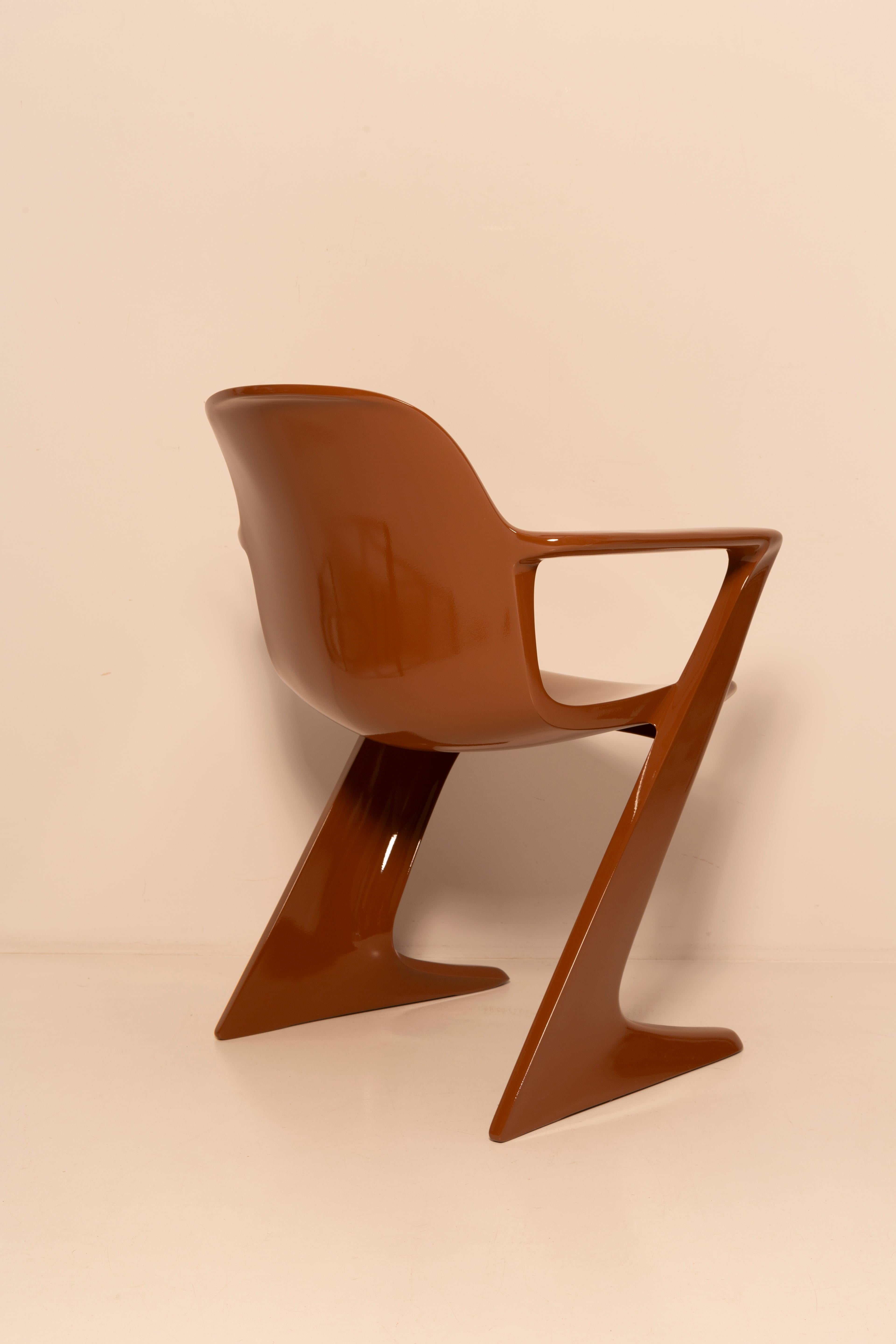 Silla Canguro Mid Century Moca Pantone, de Ernst Moeckl, Alemania, 1968 Fibra de vidrio en venta