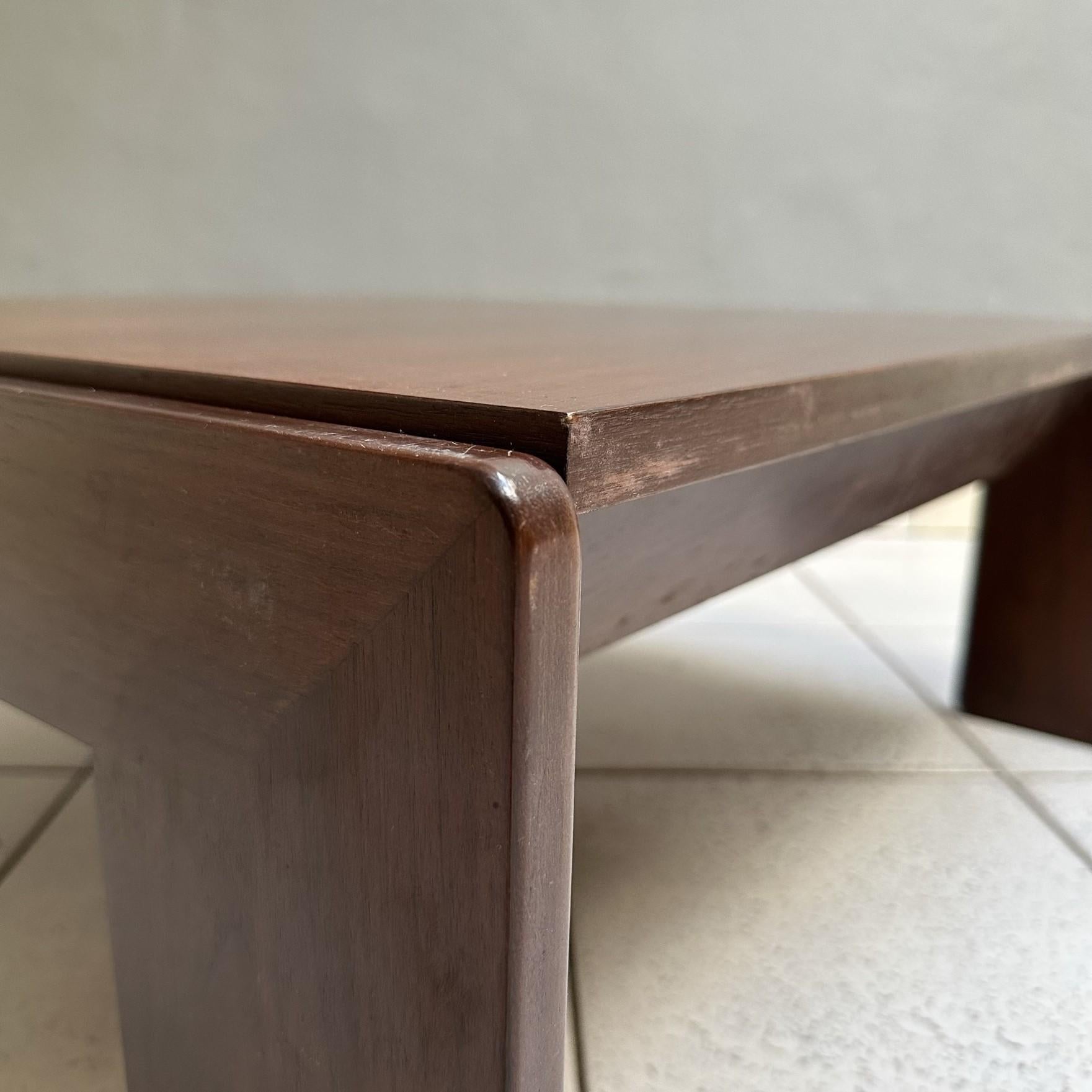 Italian Coffee table, design by Tobia & Afra Scarpa for Gavina, Bastiano collection For Sale