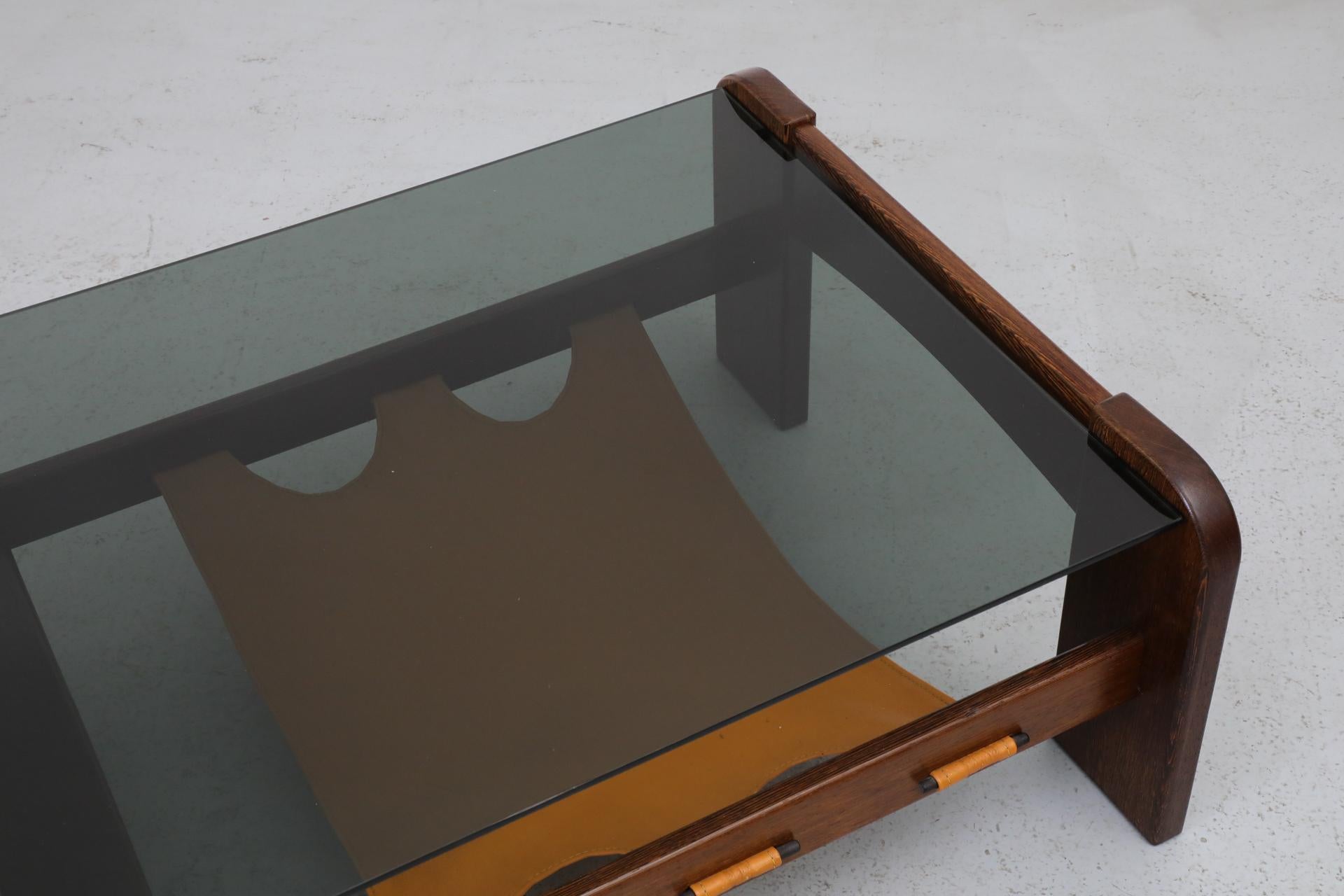 Table basse en wengé et verre fumé avec porte-revues - MOD du milieu du siècle 3