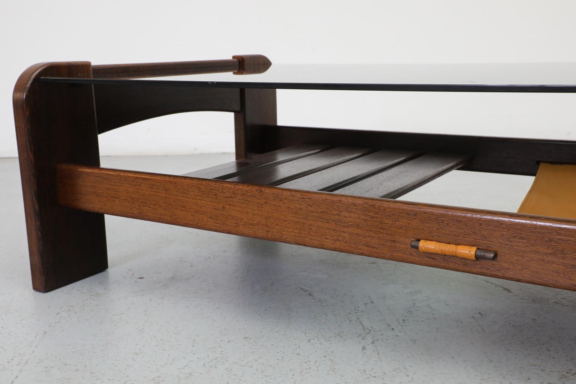 Table basse en wengé et verre fumé avec porte-revues - MOD du milieu du siècle 6