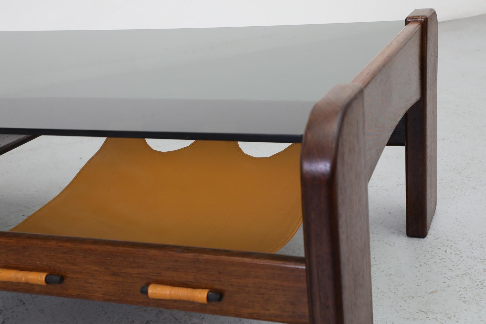 Table basse en wengé et verre fumé avec porte-revues - MOD du milieu du siècle 7