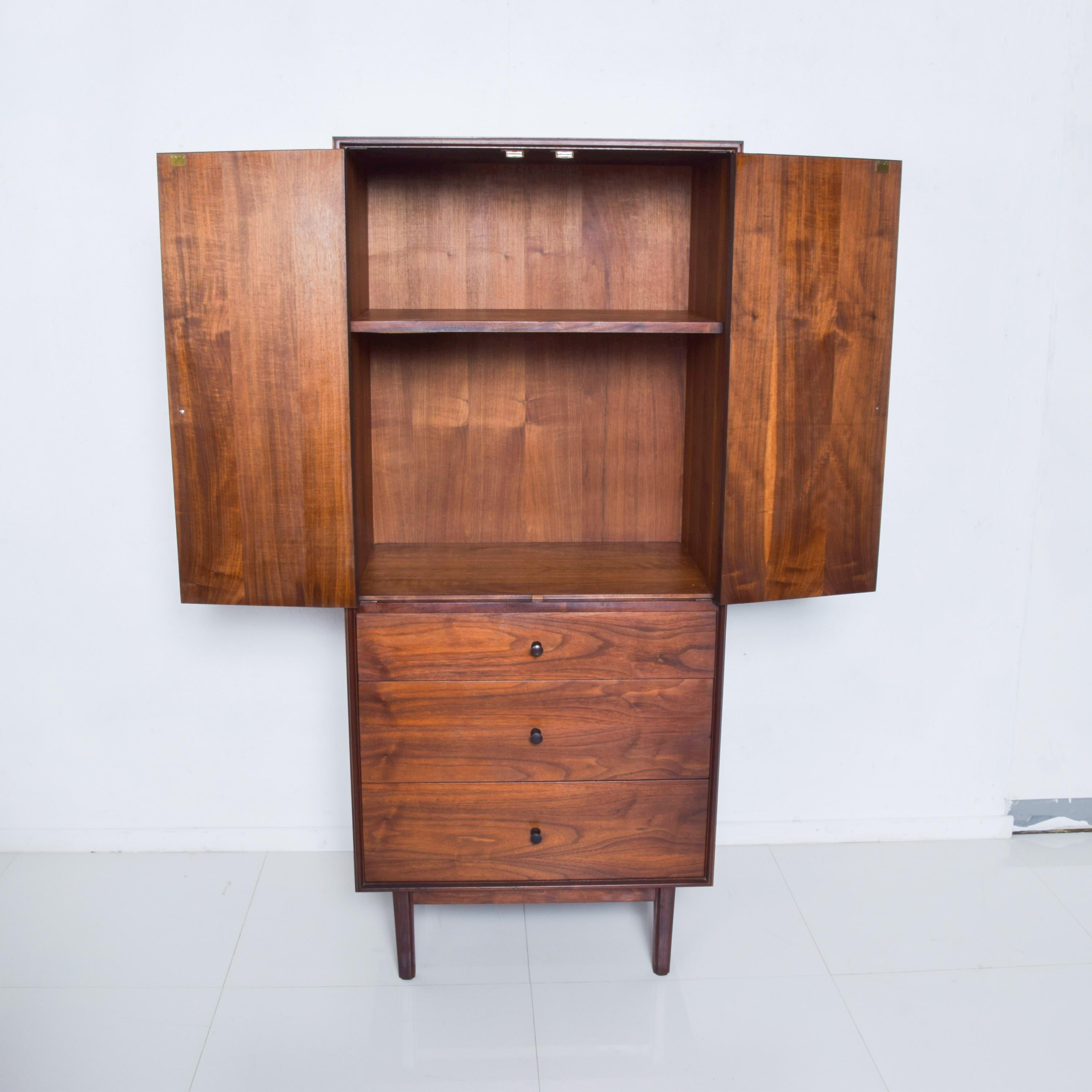 American Mid-Century Modern Glenn of California Walnut Cabinet Dresser, Richard Thompson