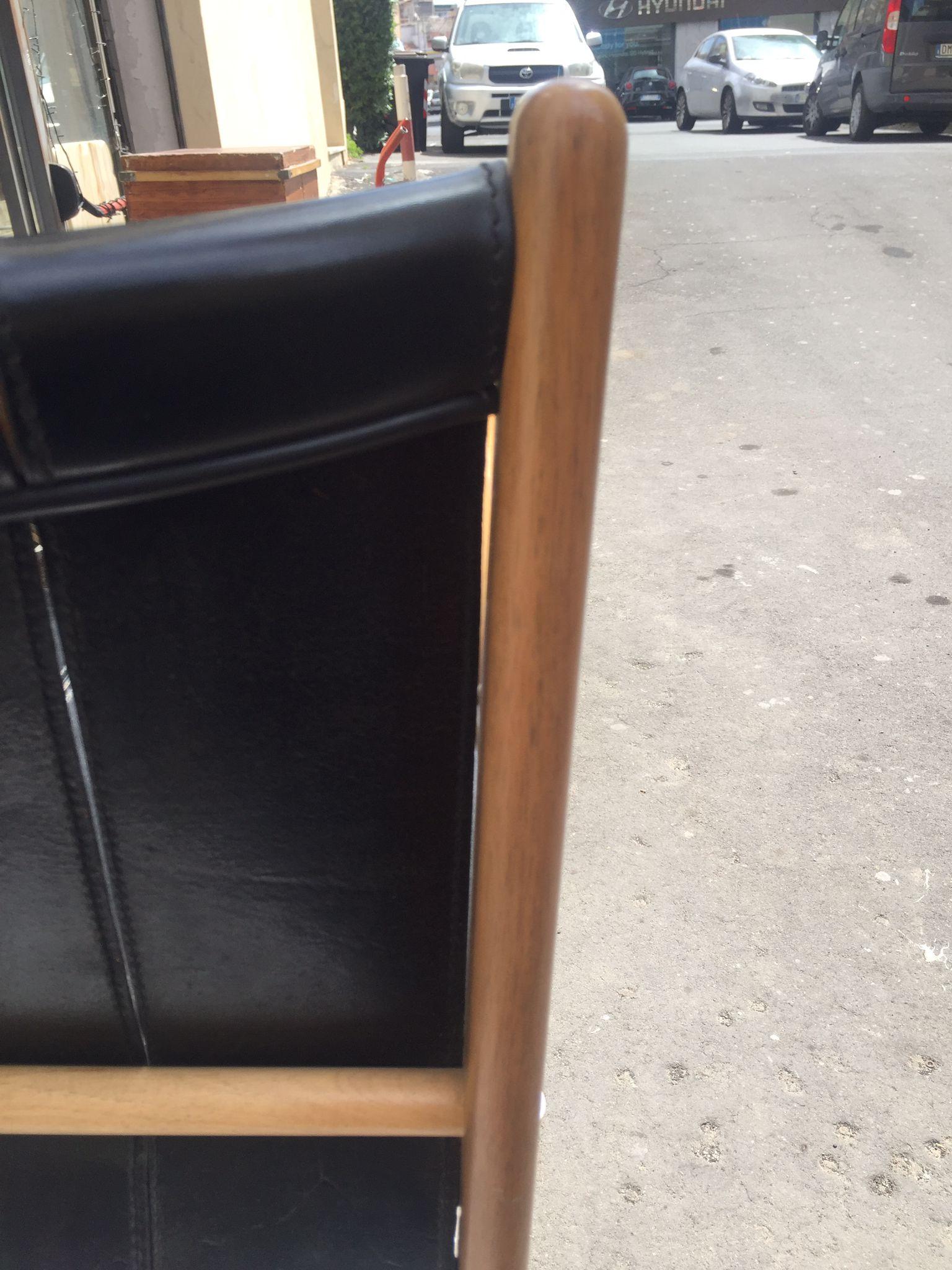 Mid Century Mode, G. Frattini for Bernini, Armchair in Walnut and Black Leather. For Sale 1