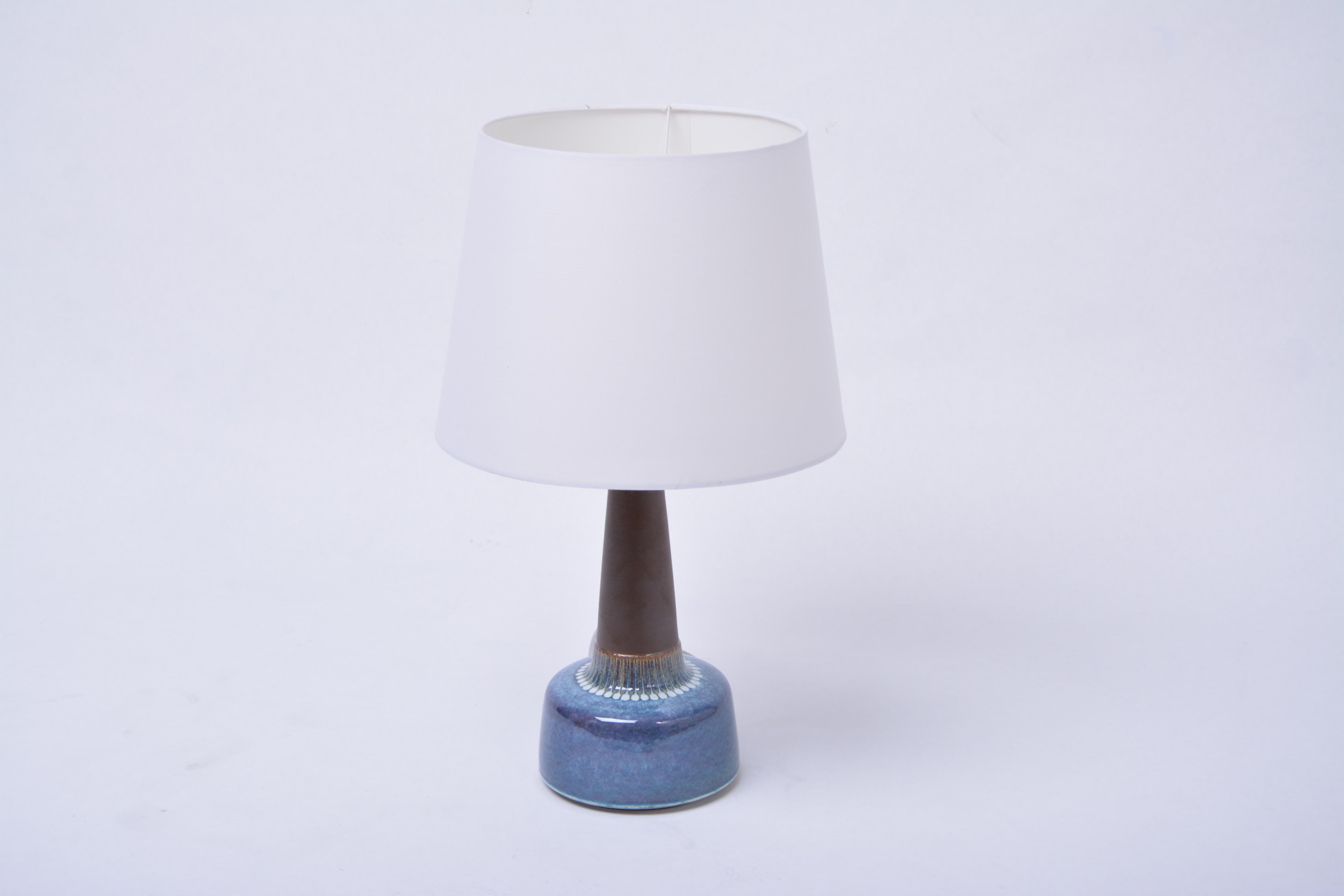 Mid-Century Modern model 1080  Stoneware table lamp by Einar Johansen for Søholm 
Table lamp made of stoneware with light blue ceramic glazing to the base of the lamp. Designed by Einar Johansen and produced by Danish company Søholm. The lamp has