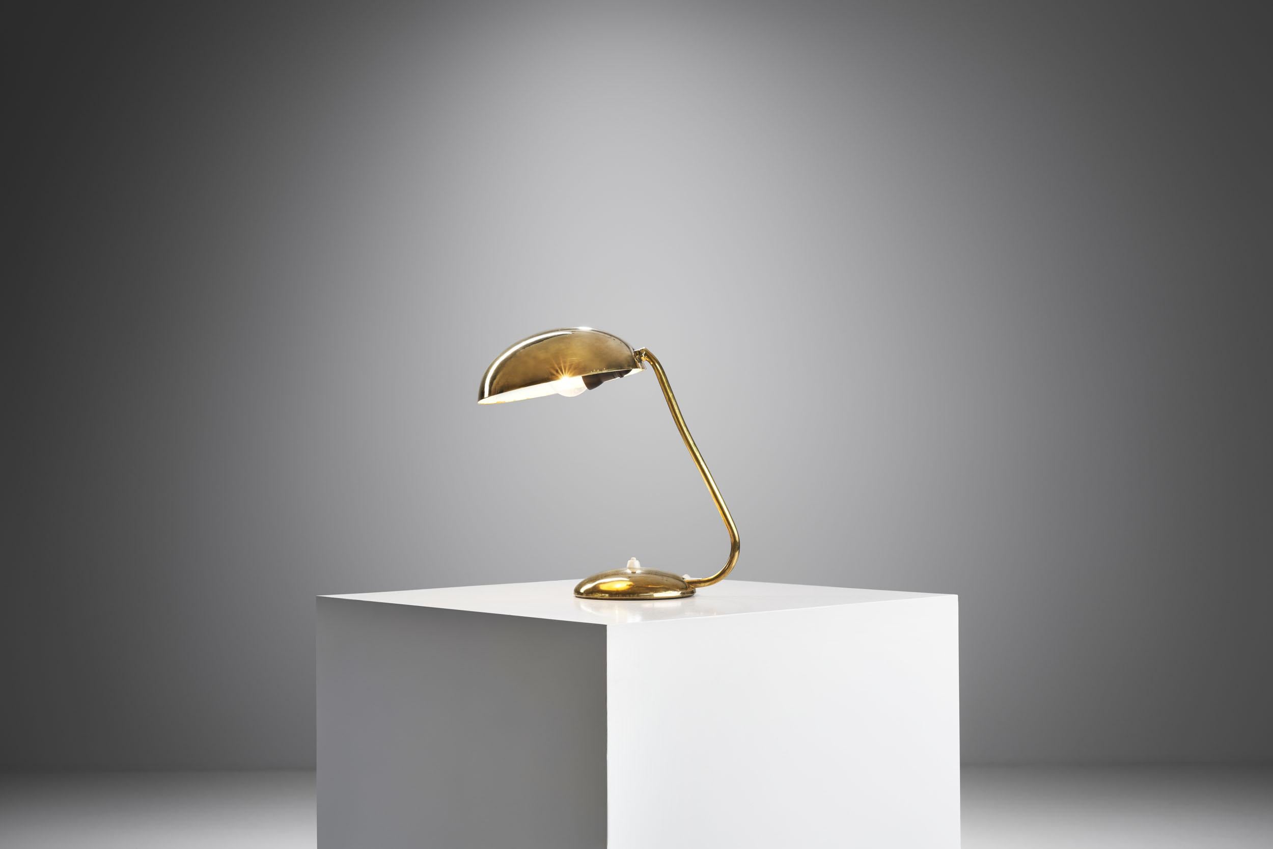 Finnish mid-century lighting design is world-famous for numerous reasons. The country’s designers managed to make strictly functional design look beautiful in addition to practicality and high-quality. This Valinte Oy desk lamp perfectly illustrates
