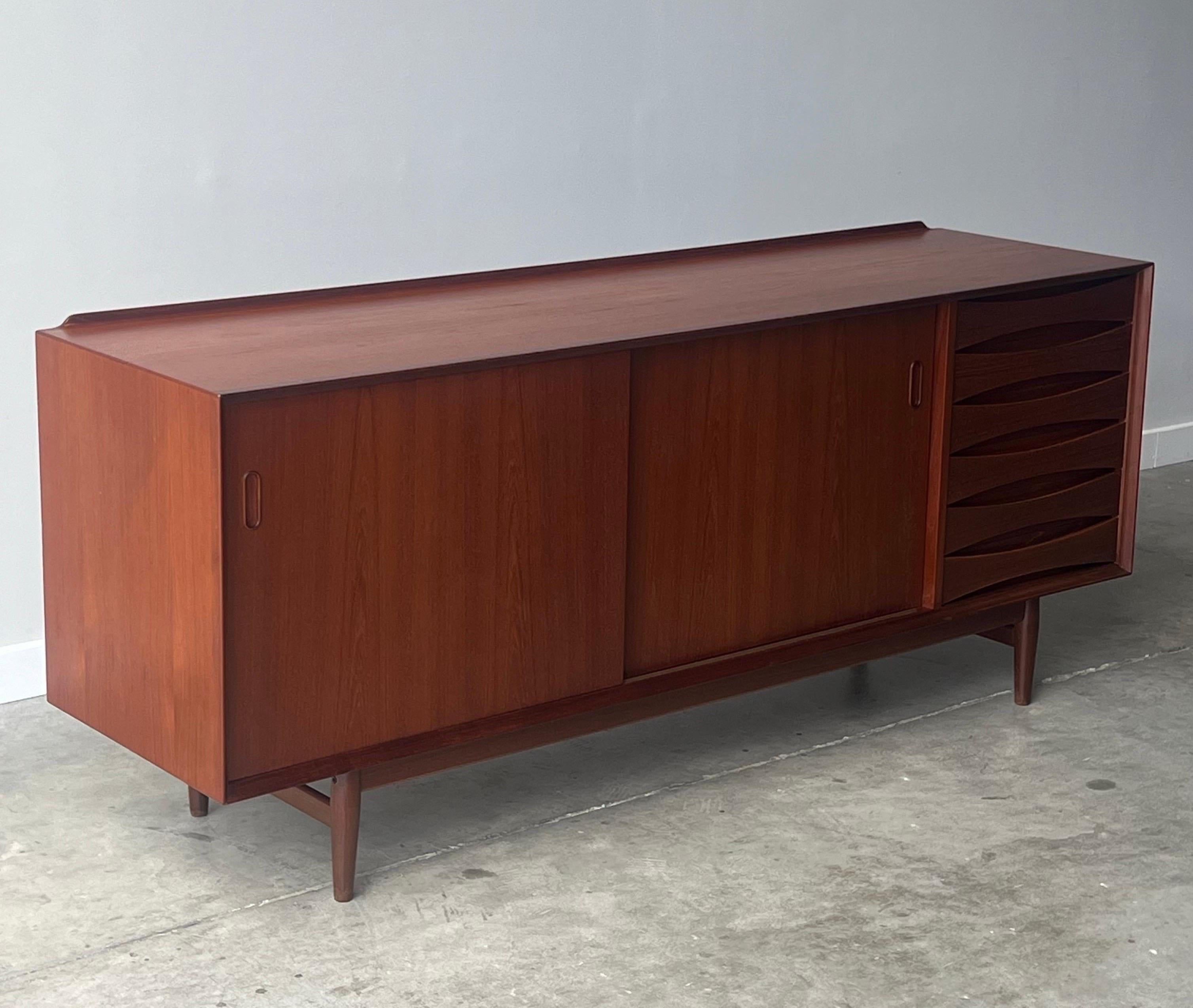 Mid-Century Model 29 Sideboard by Arne Vodder 4