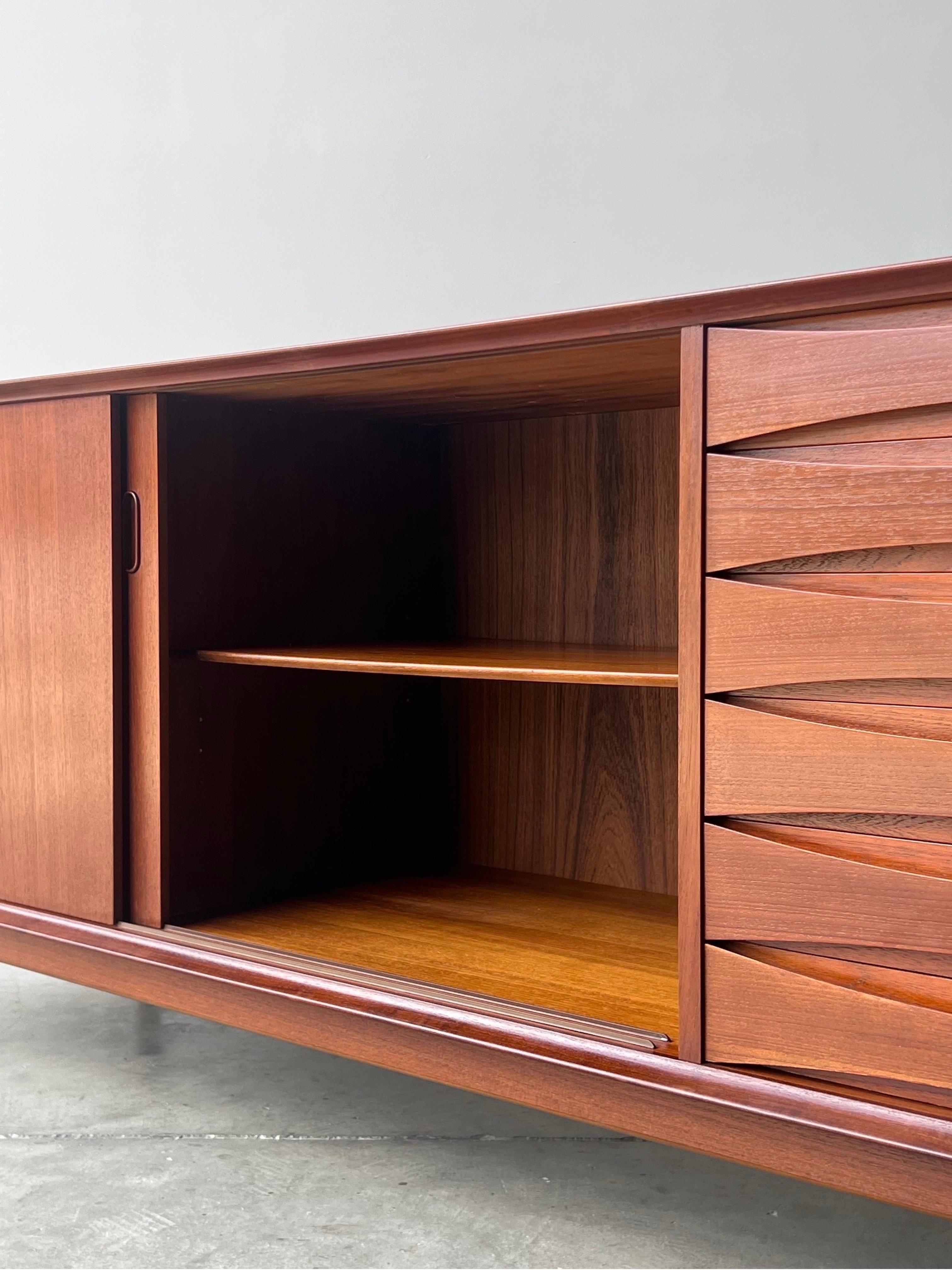 Mid-Century Model 29 Sideboard by Arne Vodder 6