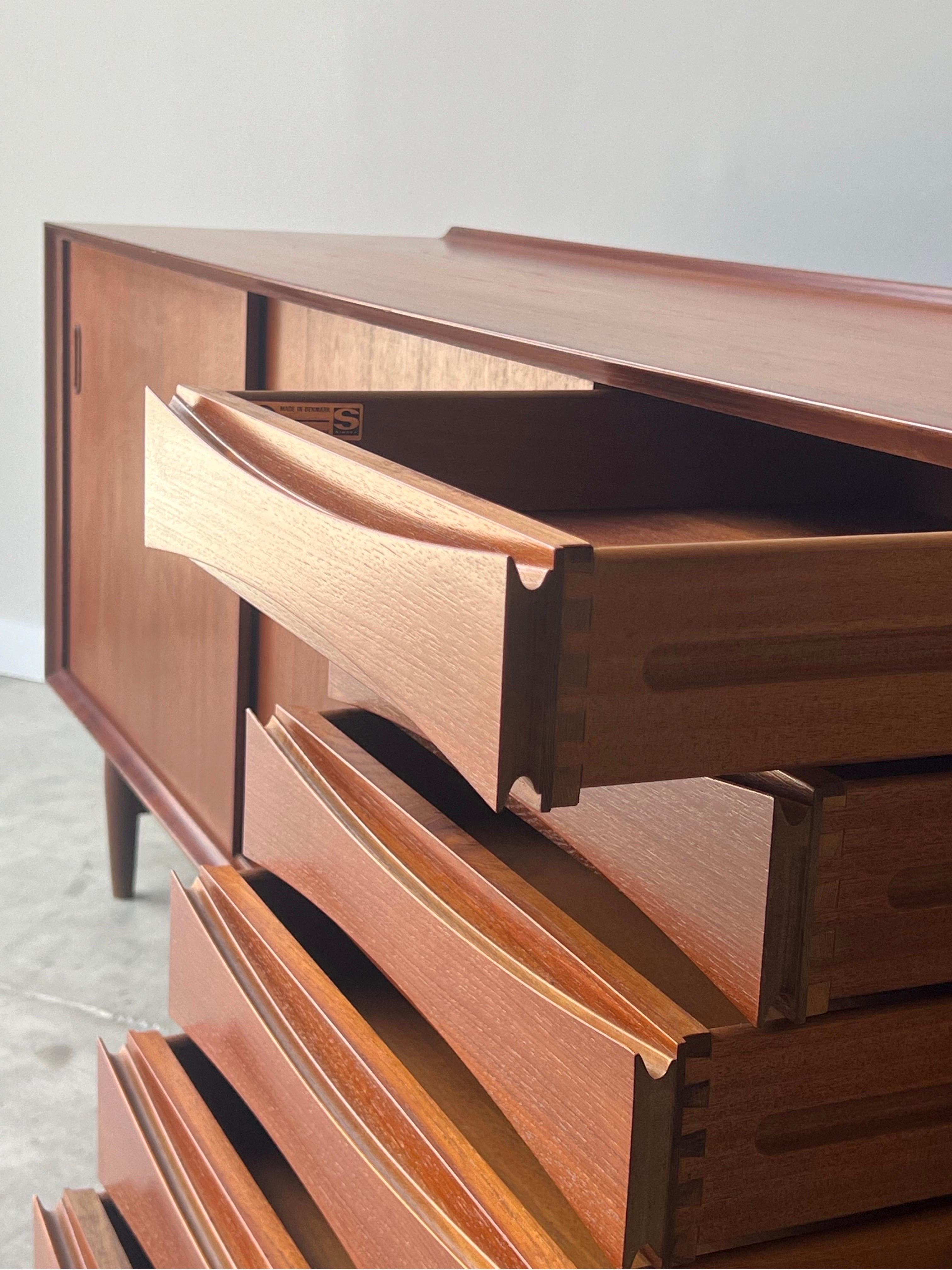 Mid-Century Model 29 Sideboard by Arne Vodder 7