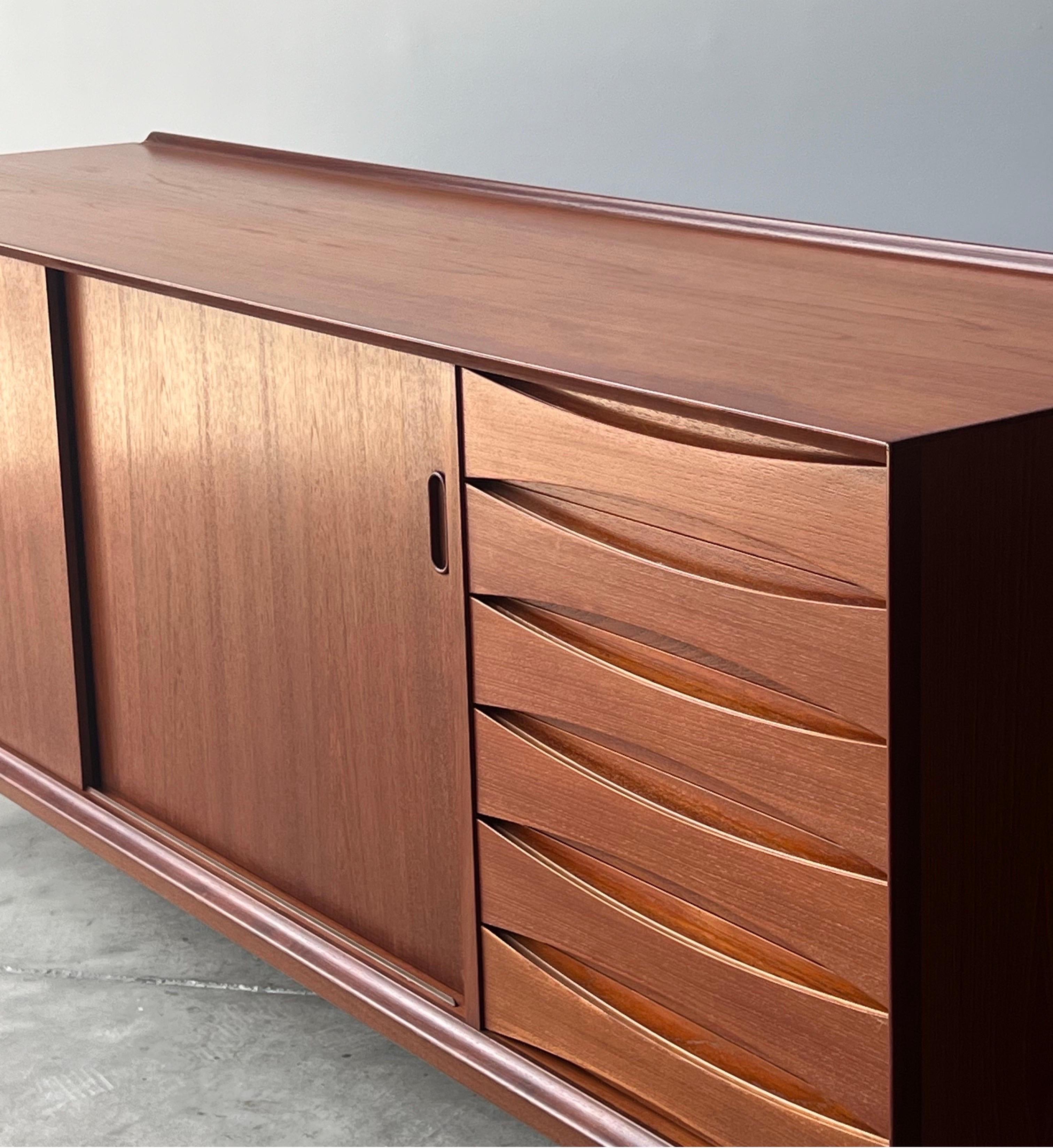 Mid-Century Model 29 Sideboard by Arne Vodder 11