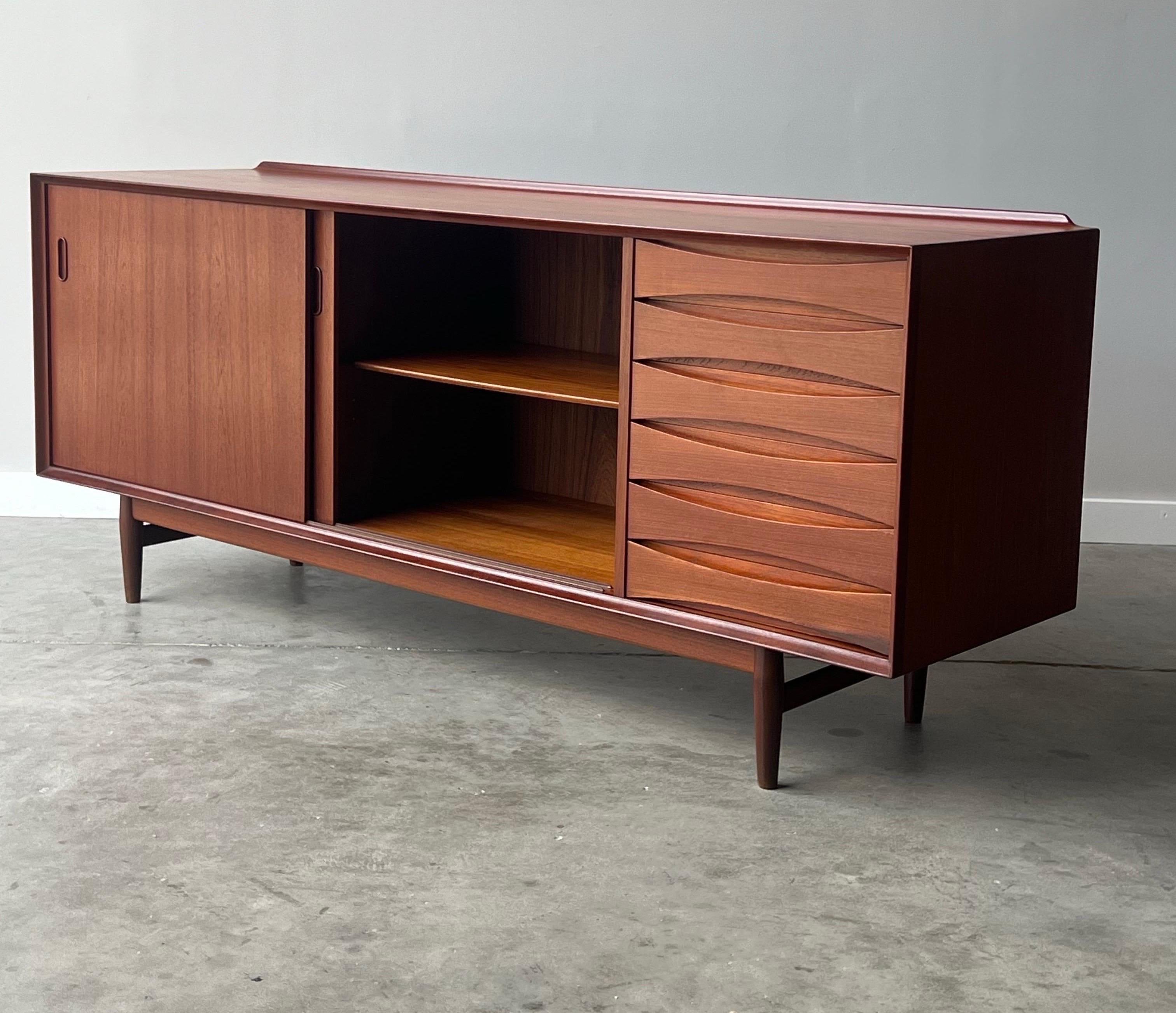 Mid-Century Model 29 Sideboard by Arne Vodder In Good Condition In Raleigh, NC