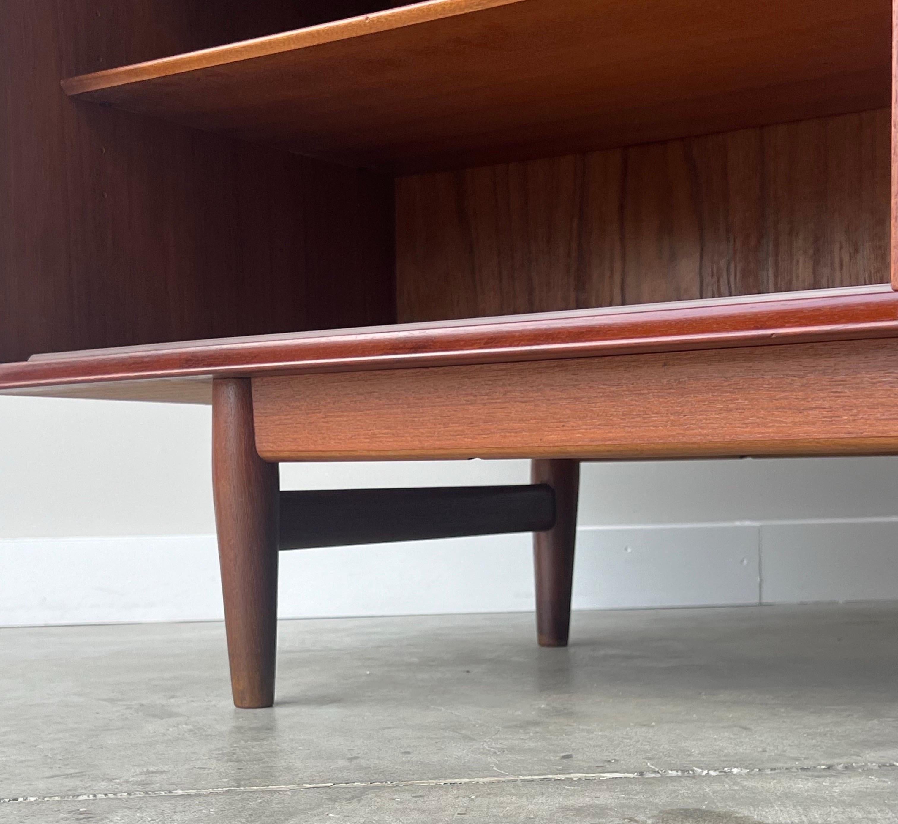Mid-Century Model 29 Sideboard by Arne Vodder 1
