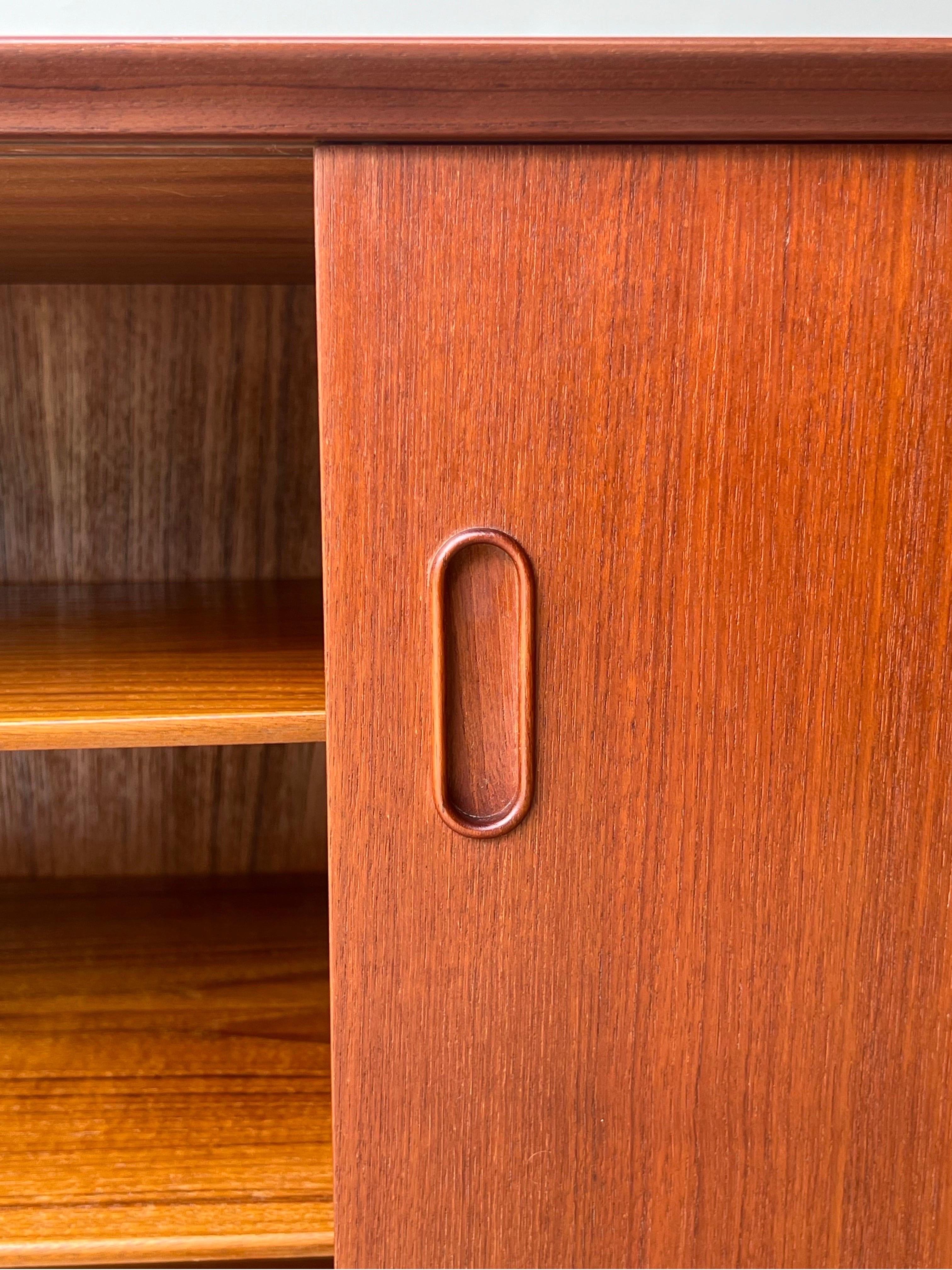 Mid-Century Model 29 Sideboard by Arne Vodder 2