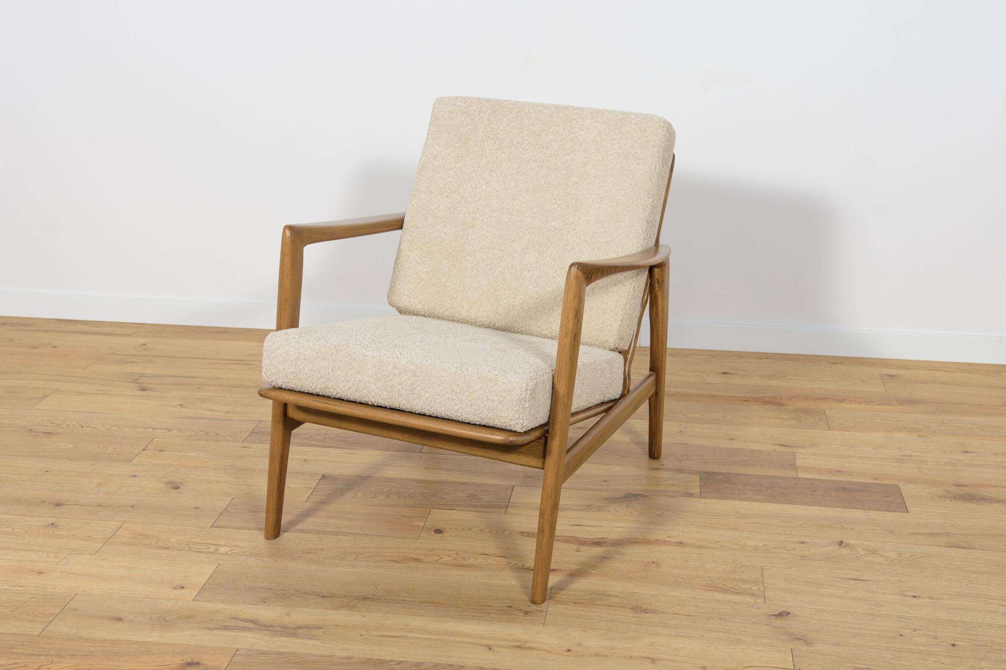  Mid-Century Model 300-139 Armchairs from Swarzędz Factory, 1960s, Set of 2 For Sale 3