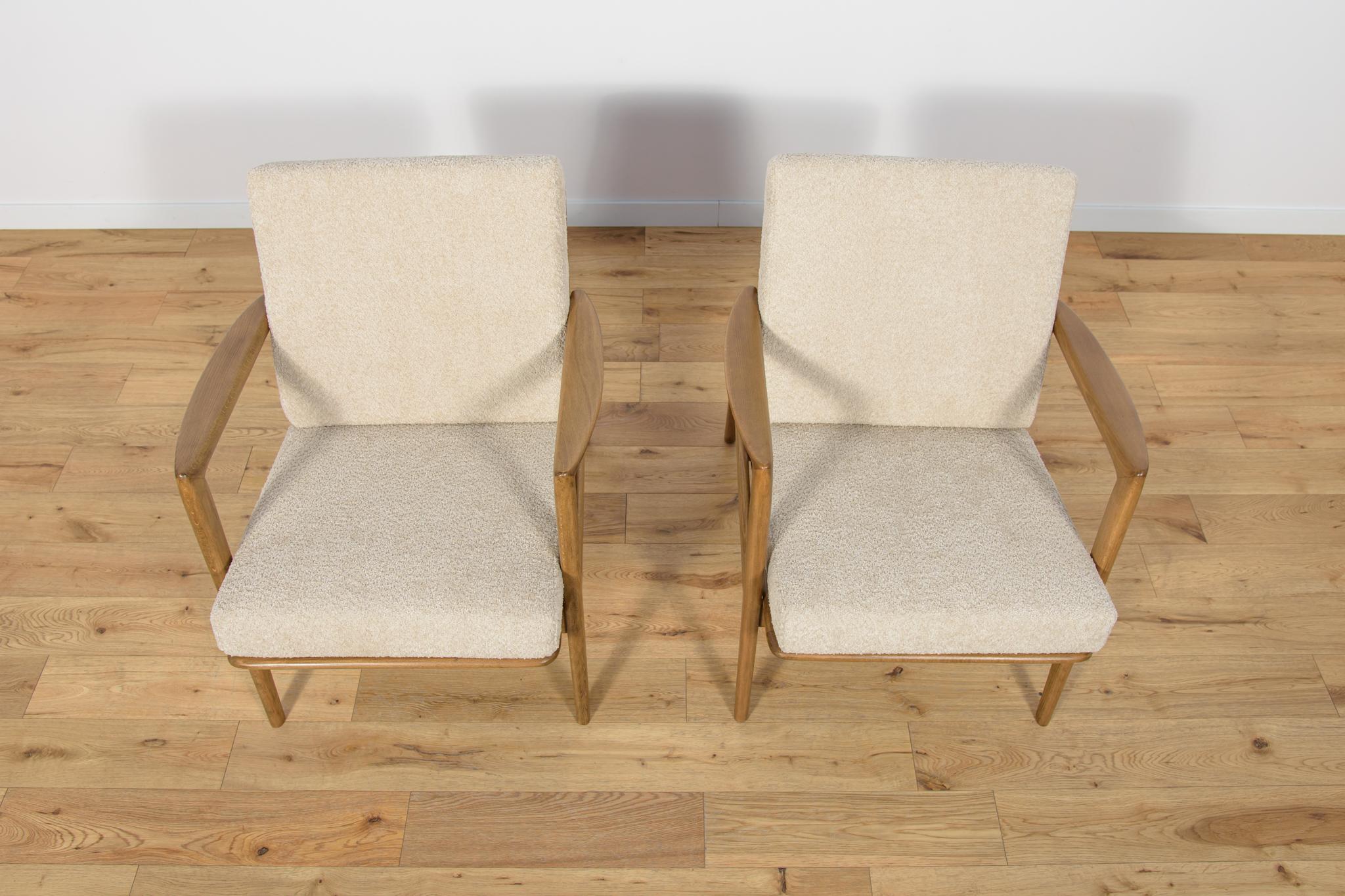 Mid-Century Modern  Mid-Century Model 300-139 Armchairs from Swarzędz Factory, 1960s, Set of 2 For Sale