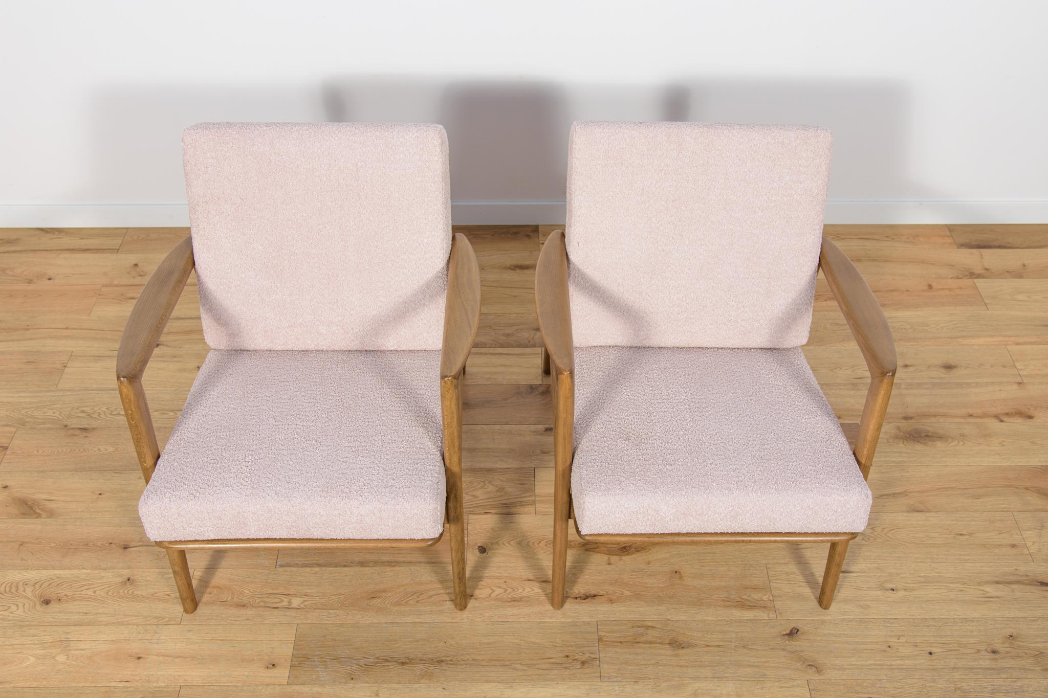 Mid-Century Modern  Mid-Century Model 300-139 Armchairs from Swarzędz Factory, 1960s, Set of 2 For Sale