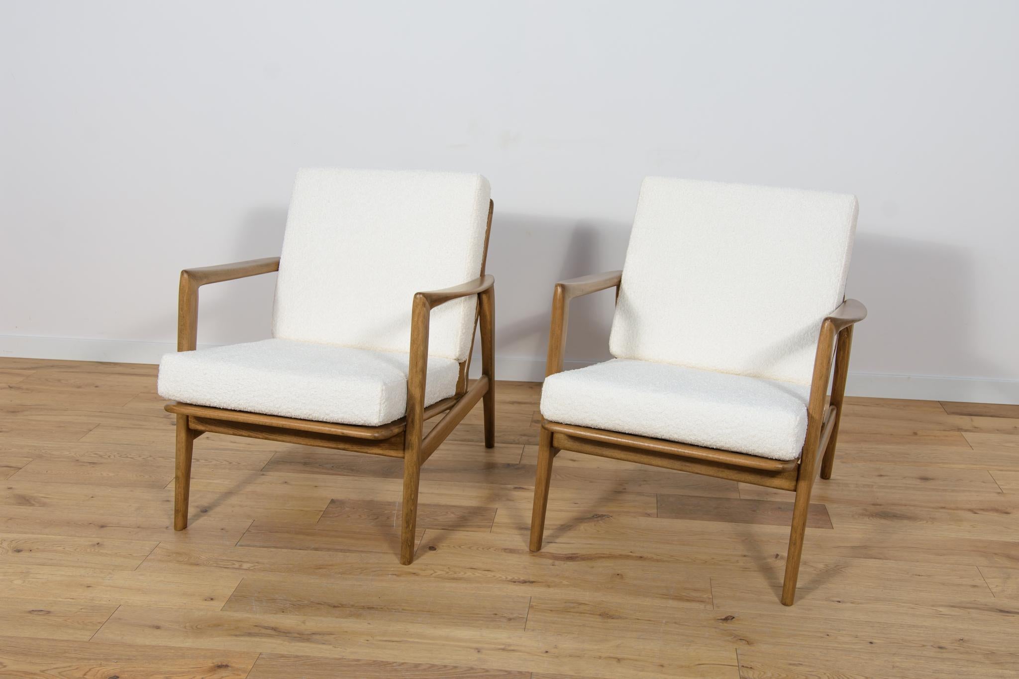 Polish  Mid-Century Model 300-139 Armchairs from Swarzędz Factory, 1960s, Set of 2 For Sale
