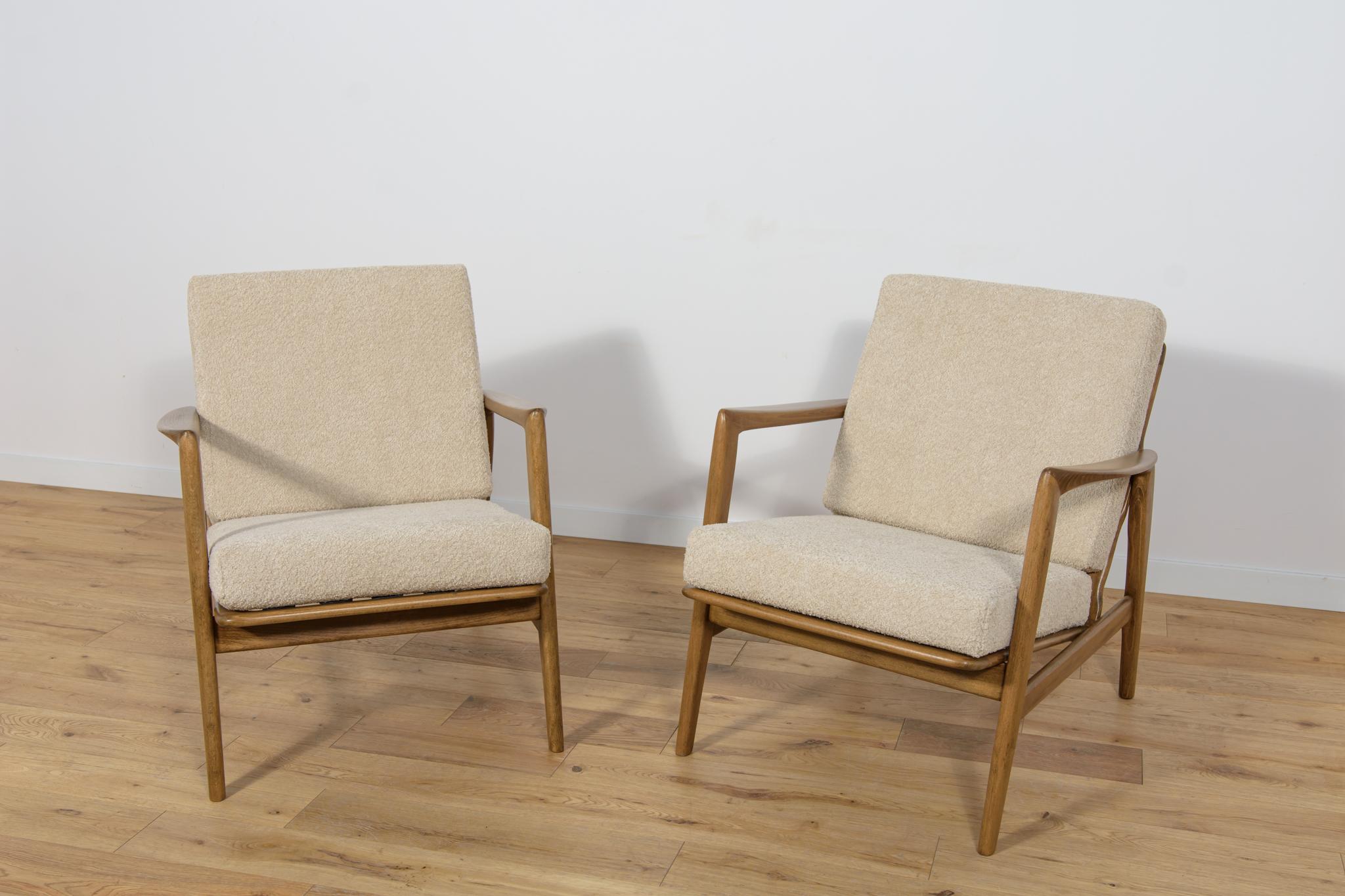 Woodwork  Mid-Century Model 300-139 Armchairs from Swarzędz Factory, 1960s, Set of 2 For Sale