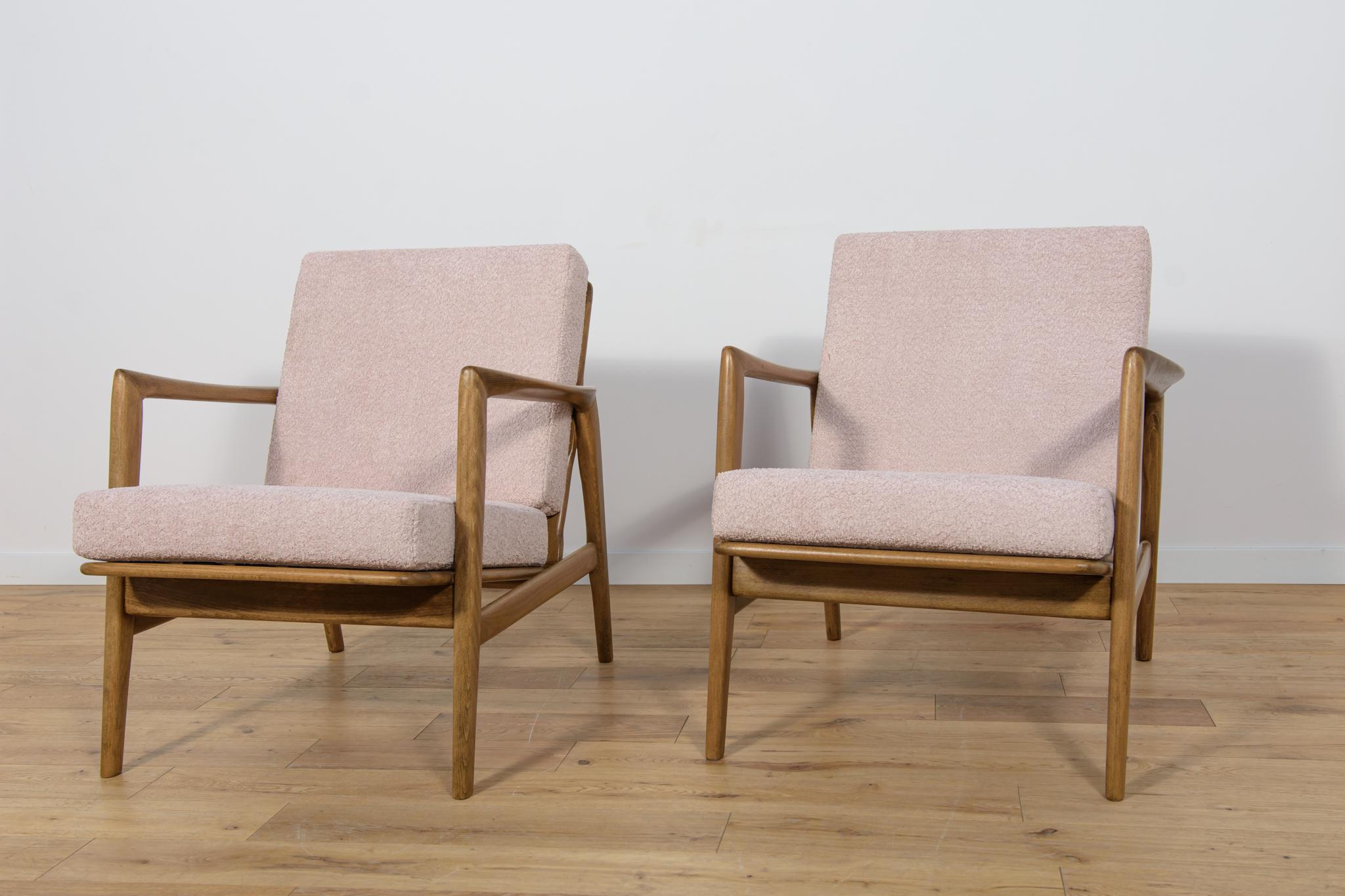 Woodwork Mid-Century Model 300-139 Armchairs from Swarzędz Factory, 1960s, Set of 2 For Sale